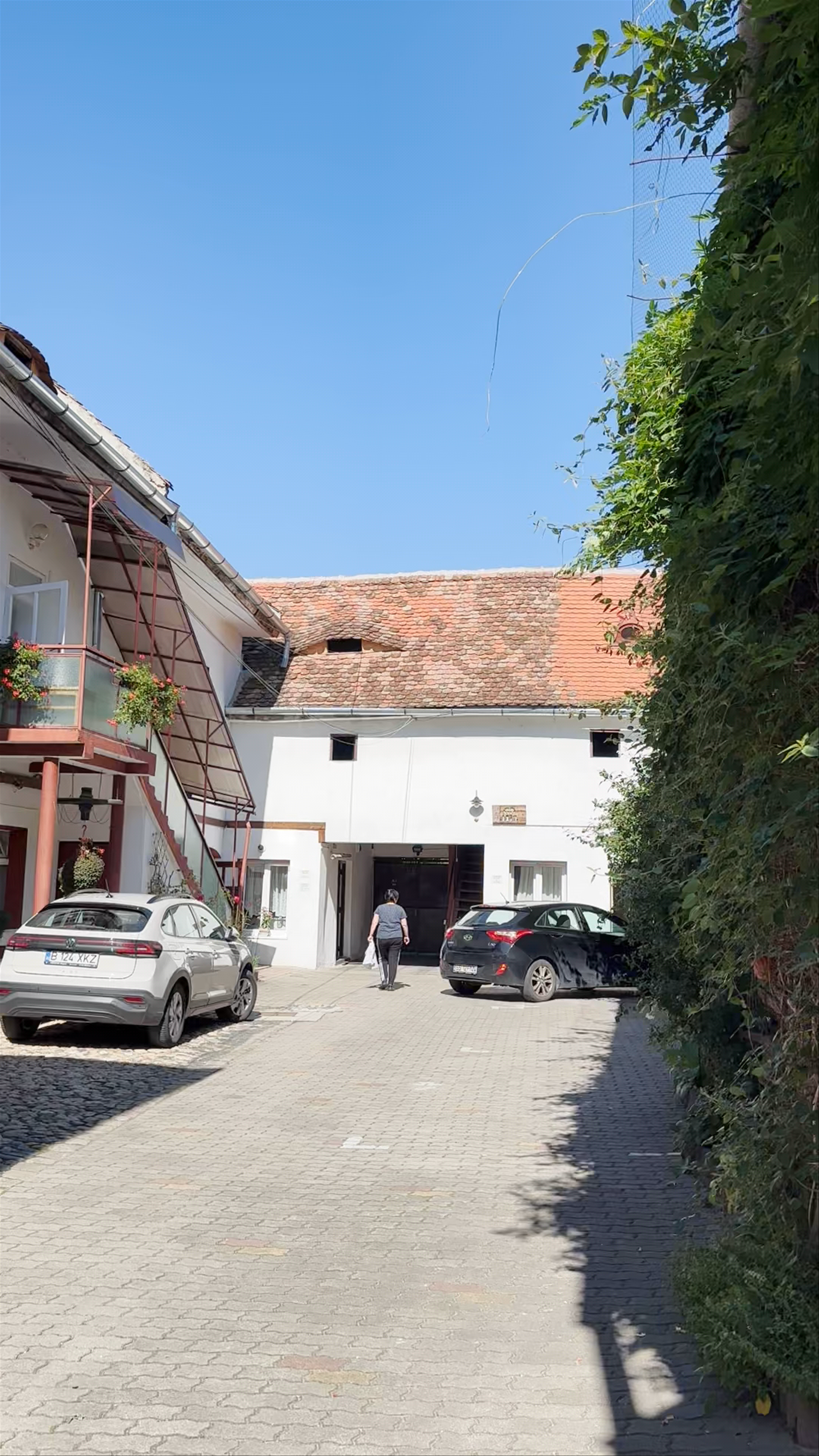 Casa Baciu: Charming Courtyard Stay in Sibiu, Romania