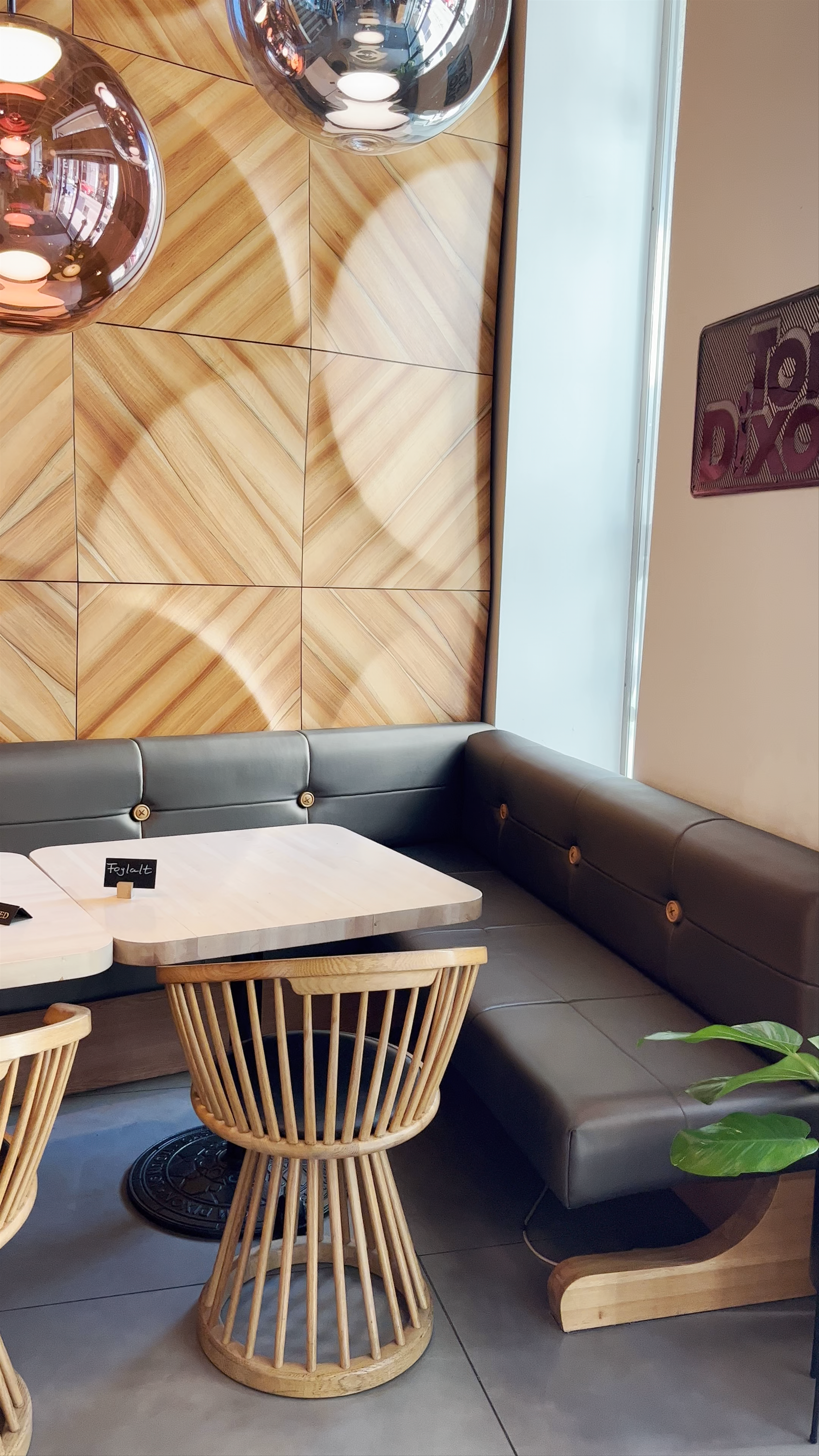 Solinfo Café: Contemporary Comfort in Budapest
