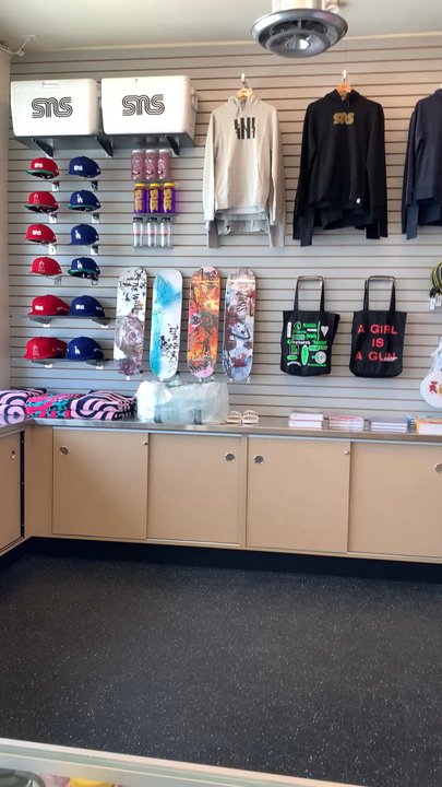 Sneakersnstuff - Shoe Stores Near Me - Venice Beach, California
