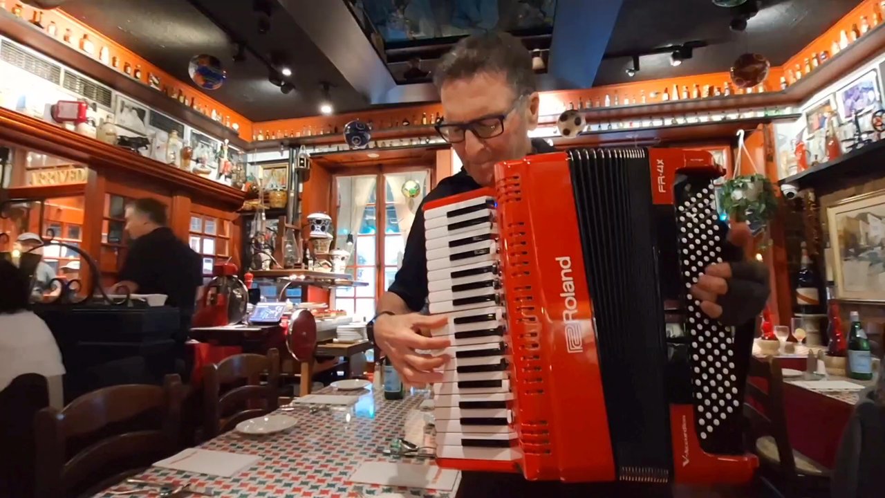 Restaurant Au Parmesan - Moon river and me.  He takes requests! - Italian Near Me - Quebec City, Quebec
