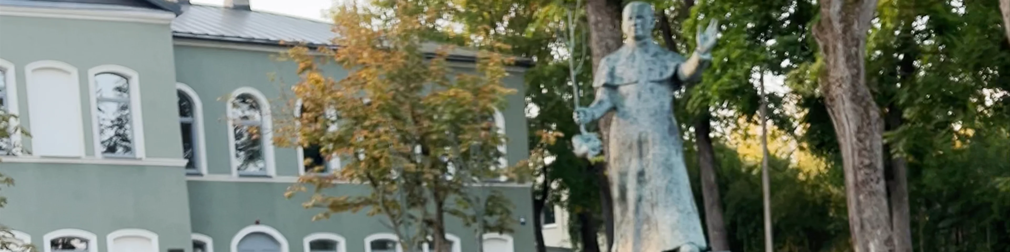 F. Trasuns Monument