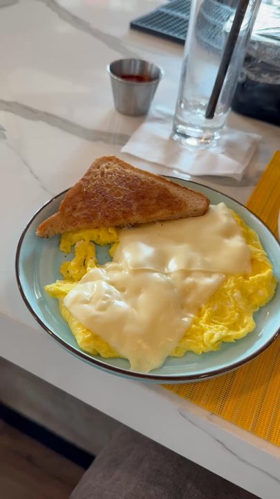Avenue Restobar - Salmon Burger - Breakfast & Brunch Near Me - Astoria, New York