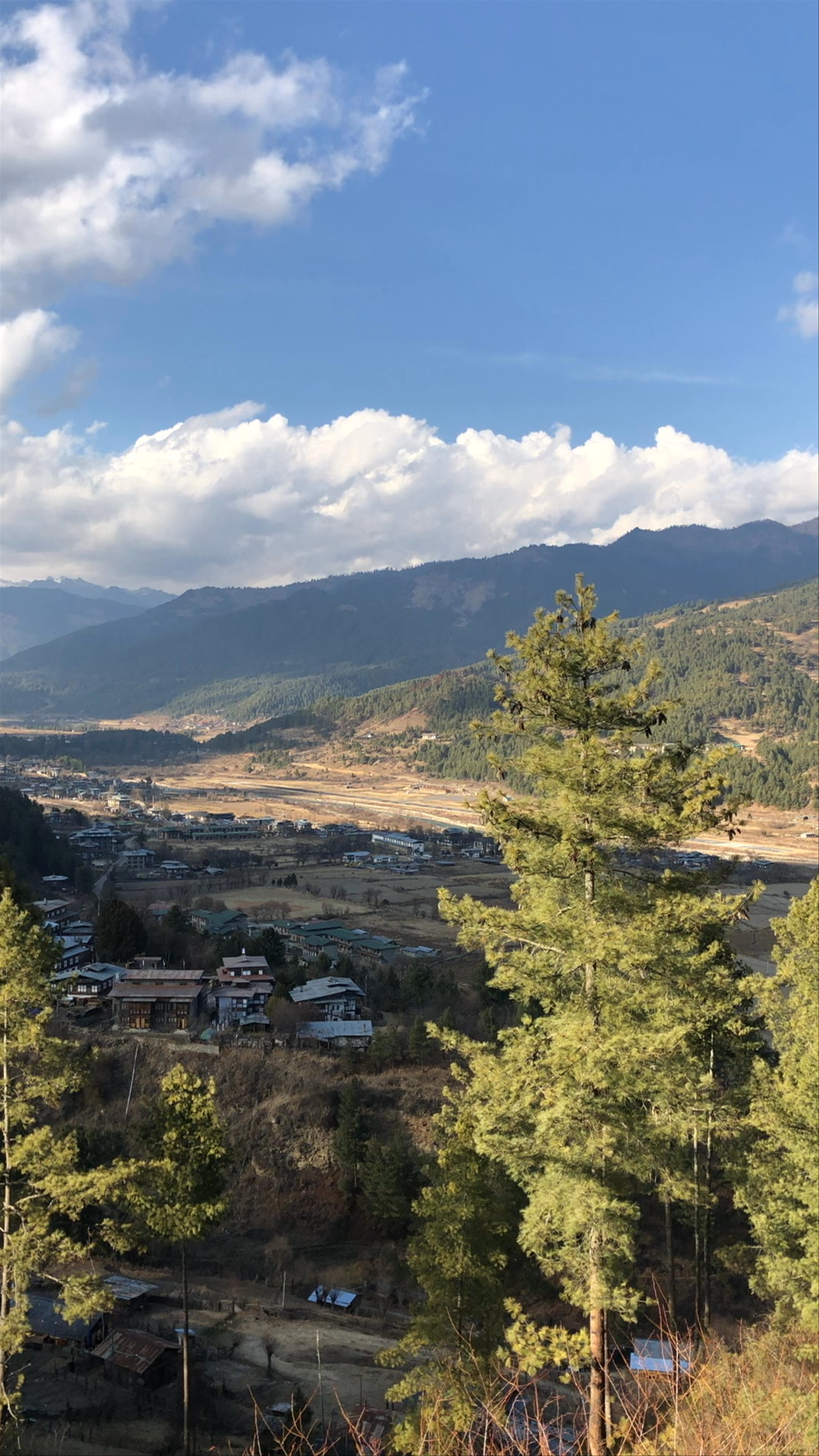 Jakar Dzong བྱ་དཀར་རྫོང་།