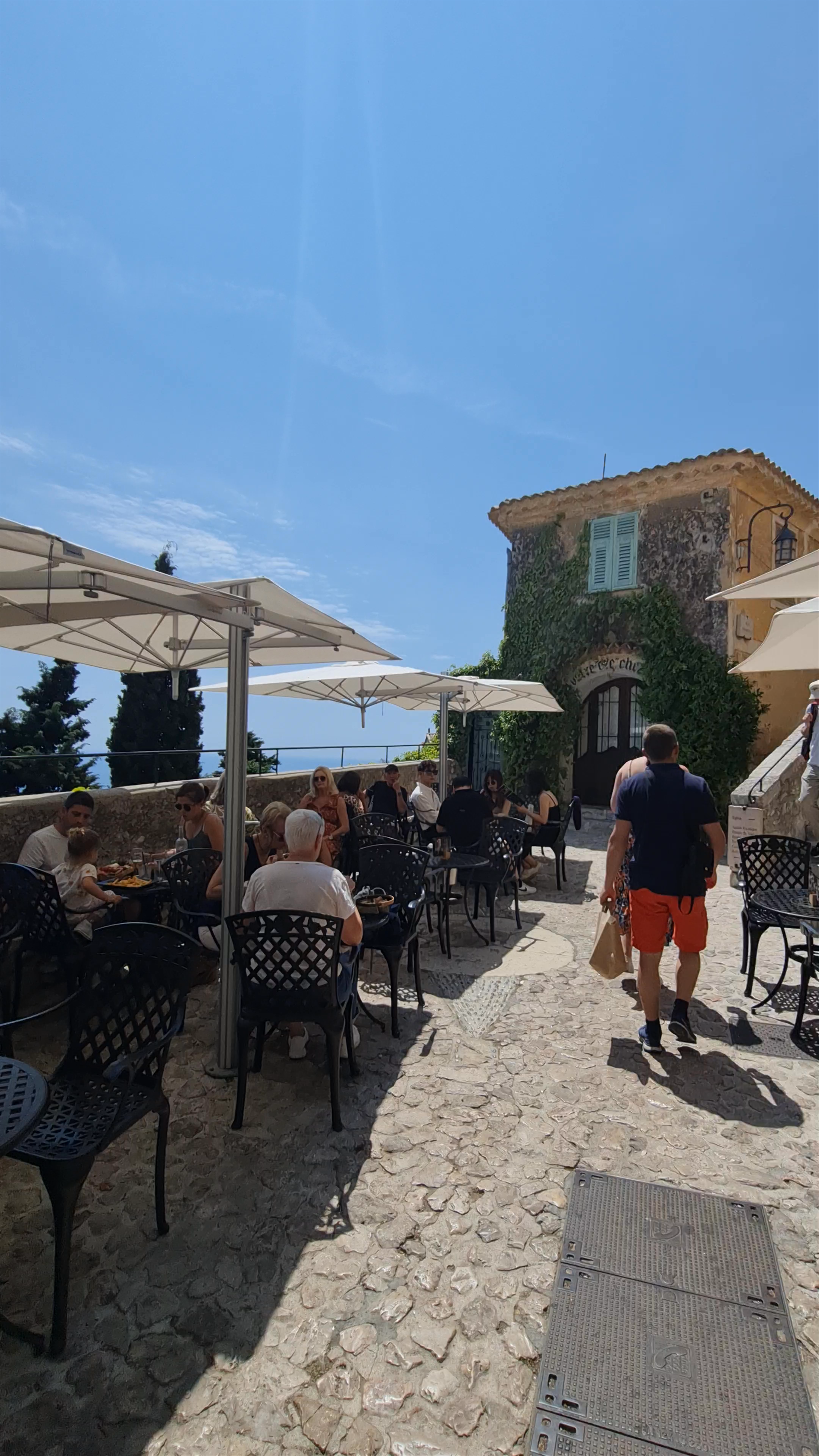 Le Jardin Exotique: Sunny Café Moments in Èze, France