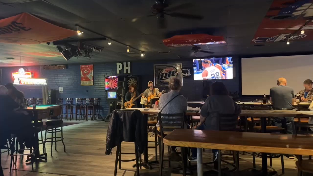 The Pour House - Nice local dive bar with live music on a Wednesday night. - Karaoke Near Me - Shawnee, Kansas