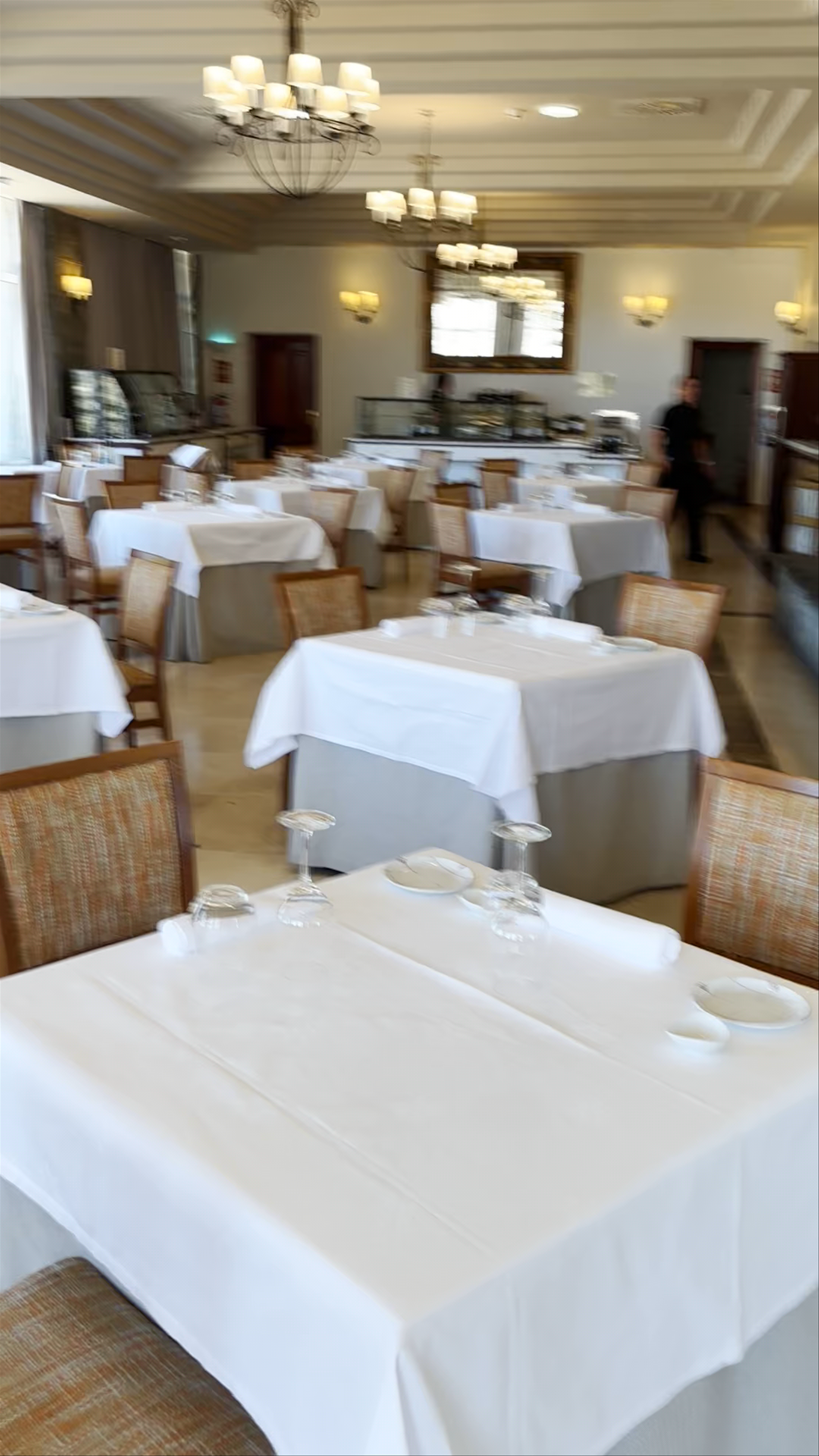 Elegant Dining Experience at Parador de Cañadas del Teide