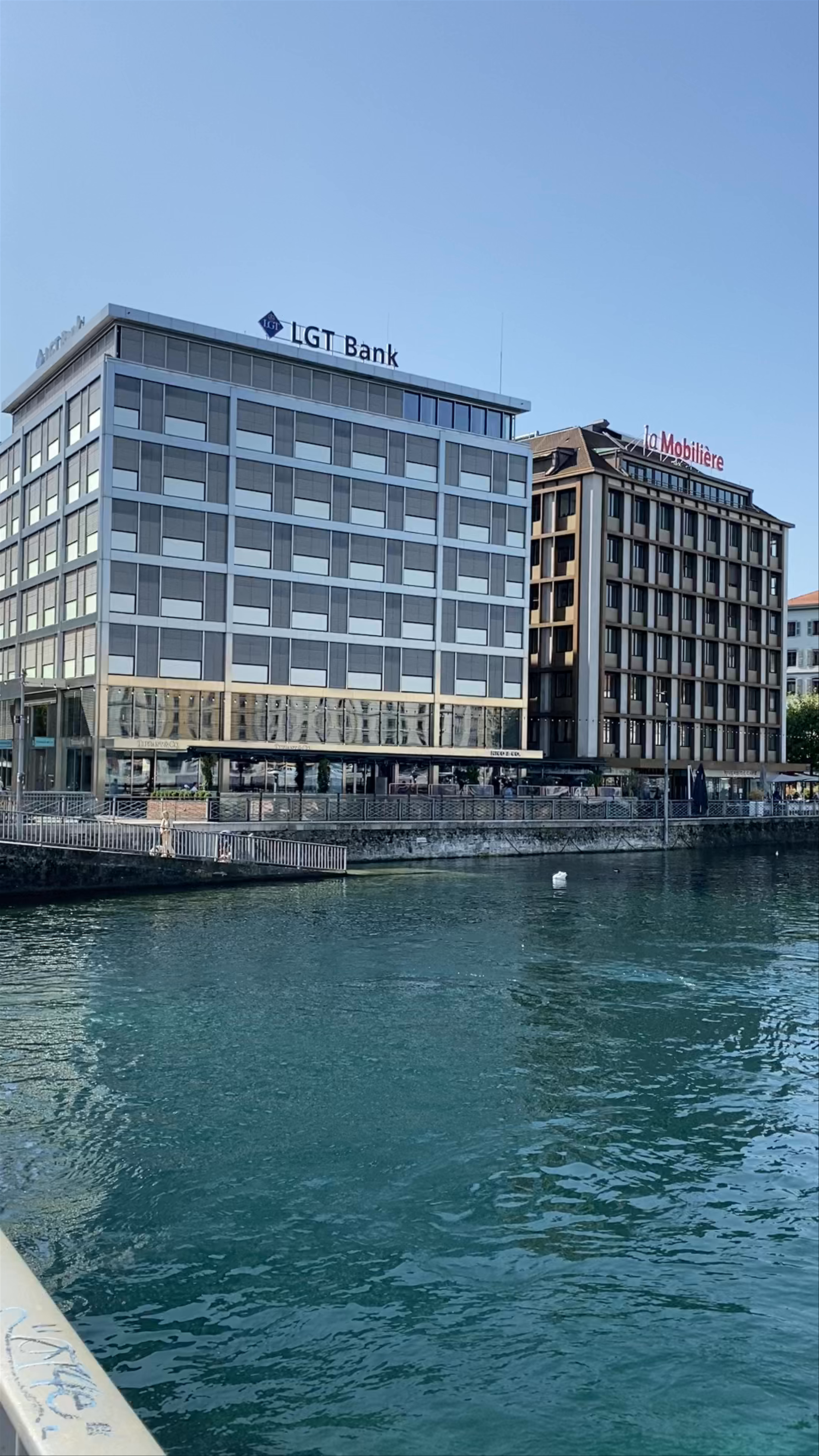 Pont des Bergues: Serene Riverside Views in Geneva