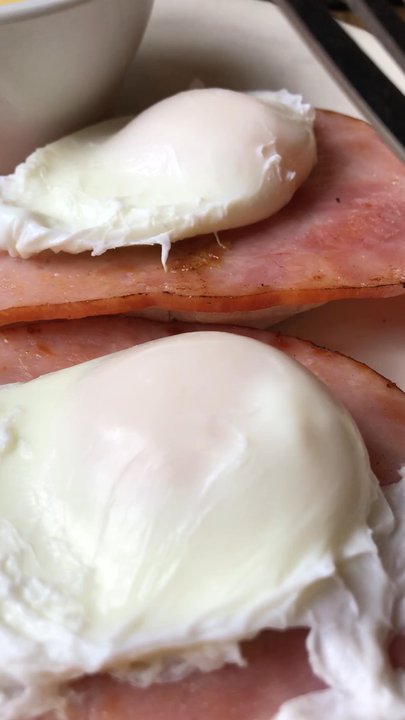 Max's - Eggs Benedict. - Burgers Near Me - Auburn, California