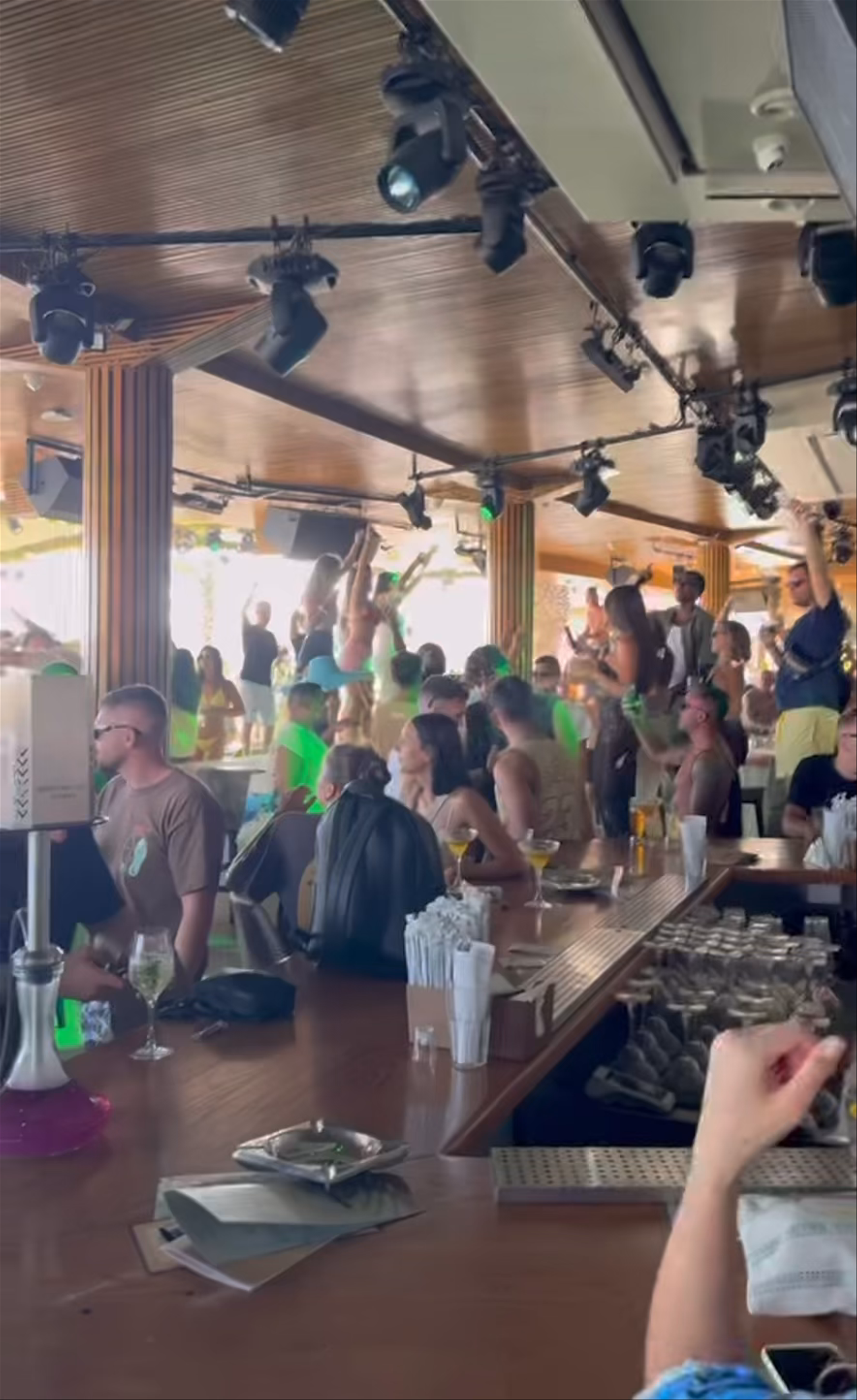 Tropicana Beach Bar - Restaurant