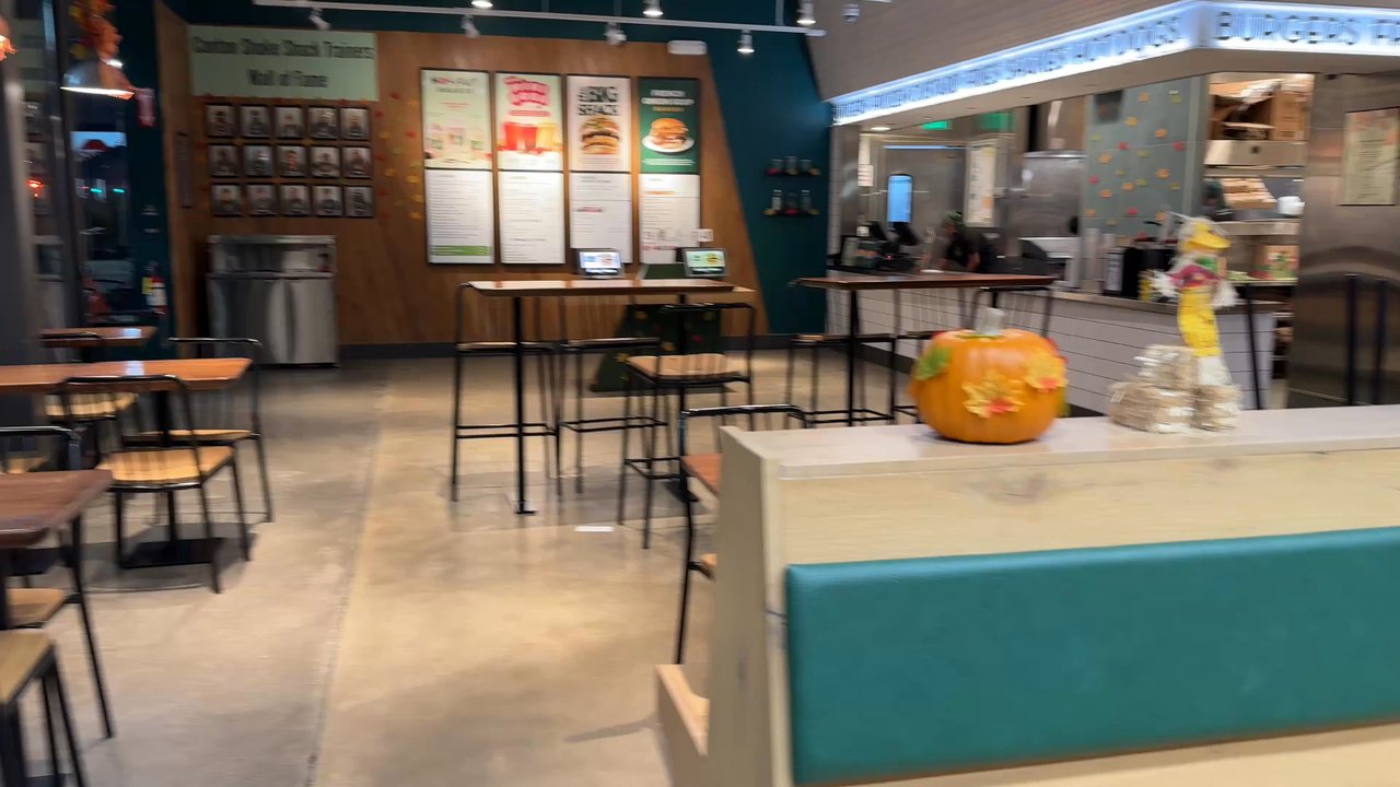 Shake Shack Canton - Clean indoor - Burgers Near Me - Baltimore, Maryland
