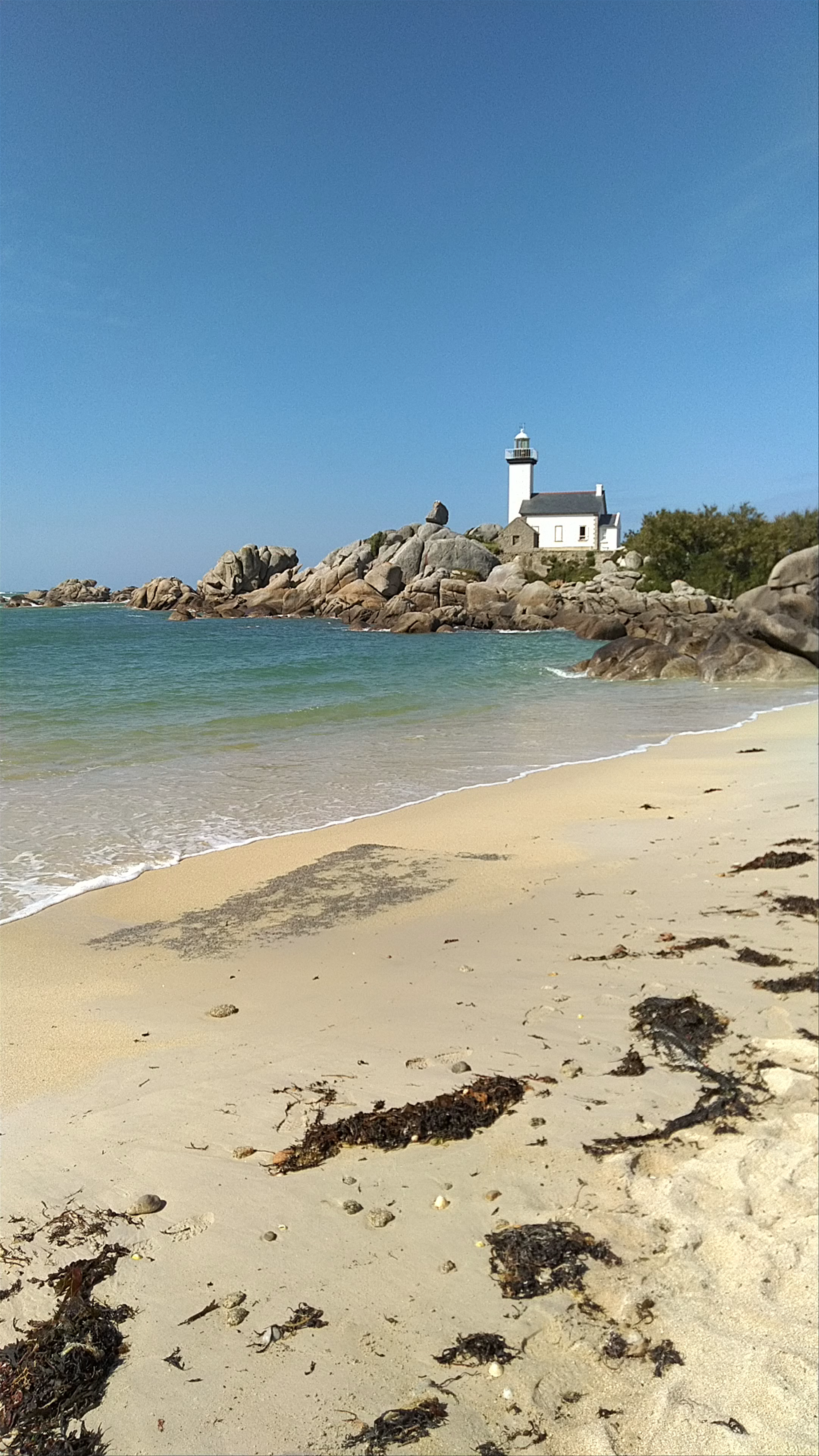 Phare De Pontusval: Coastal Lighthouse Serenity in Brittany
