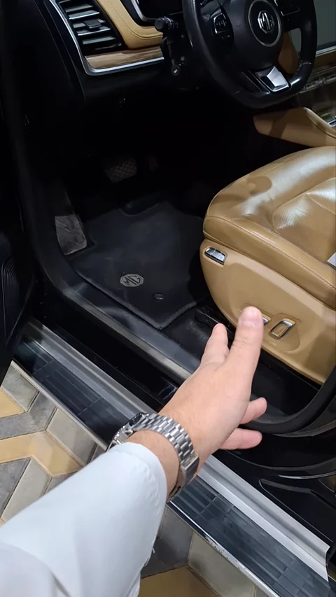 ام جي RX8 LUX 2022