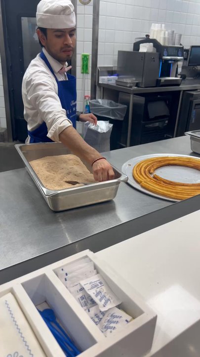 El Moro Churrería - Cutting the fresh churro - Desserts Near Me - Costa Mesa, California