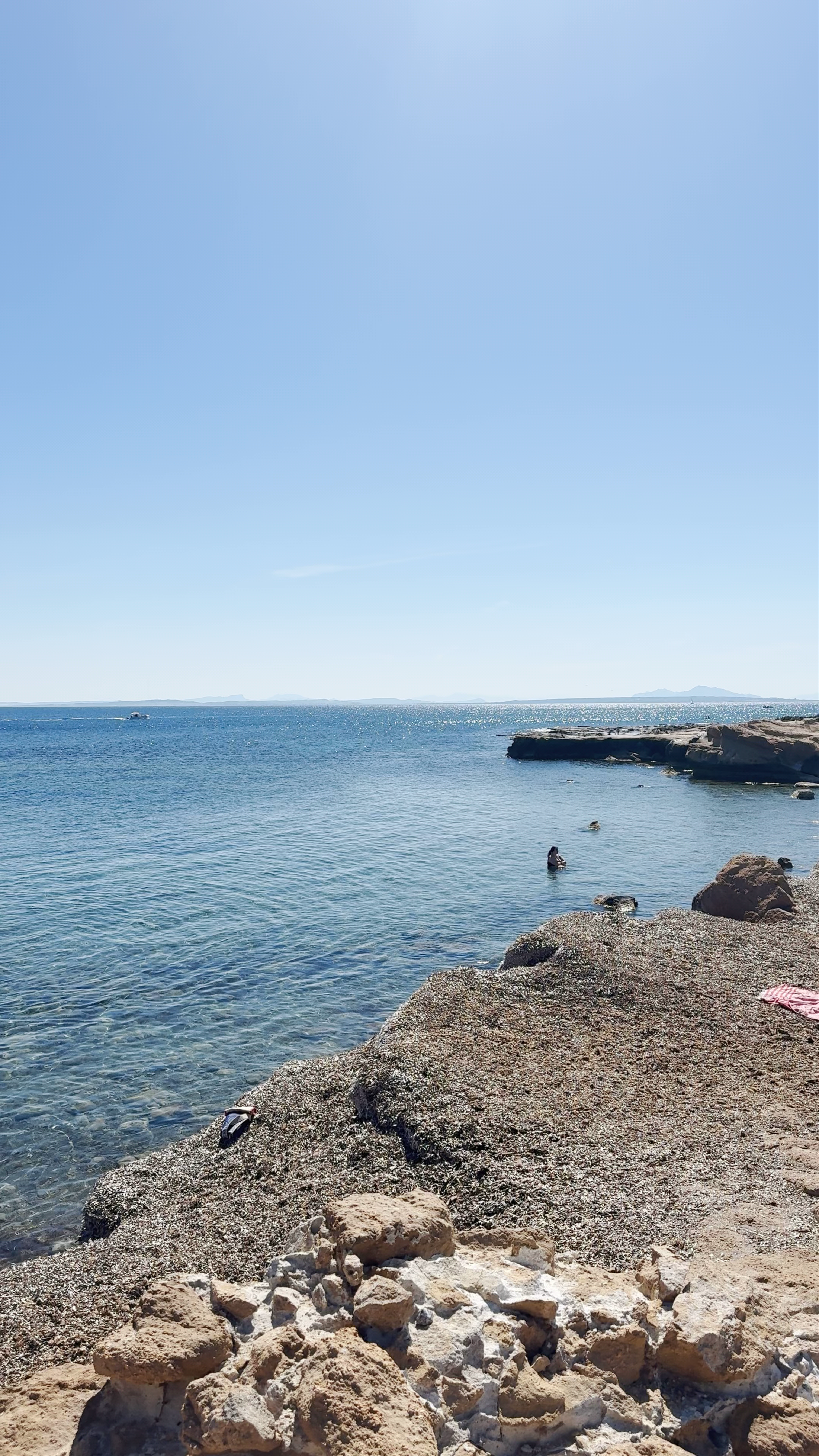Sunlit Coastal Serenity at Islote de la Pisbka, La Cantera, Spain