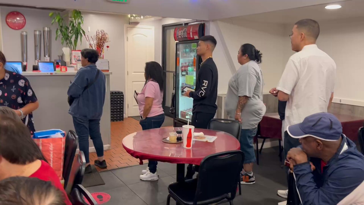 Lagoon Chinese Restaurant - Takeout line - Chinese Near Me - Honolulu, Hawaii