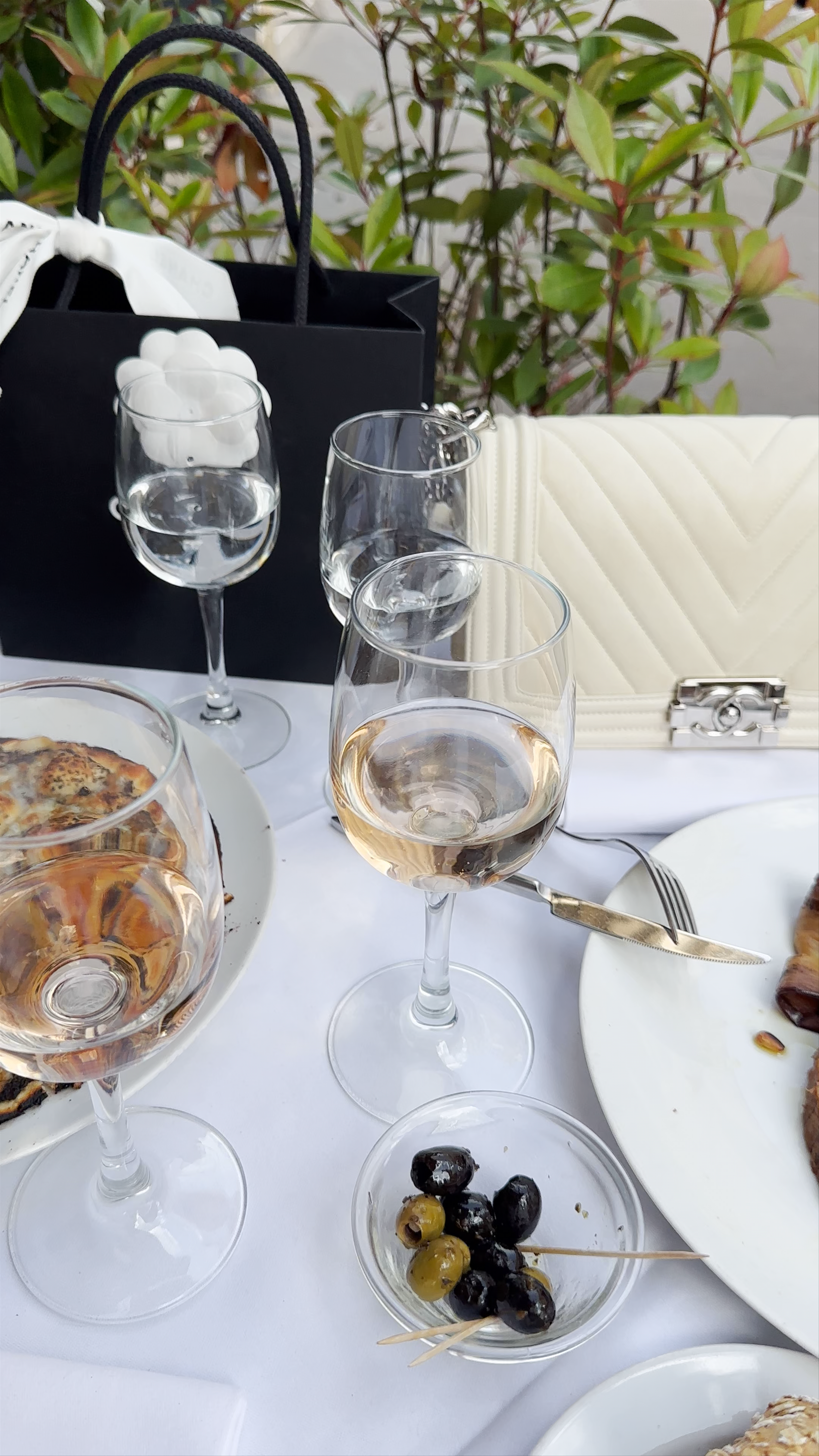 Chic Al Fresco Dining in Paris with Iconic Eiffel Tower Views