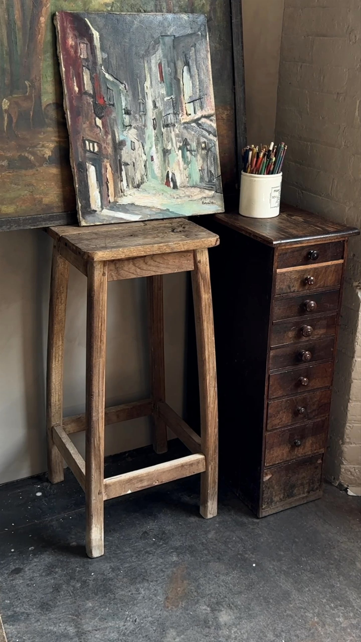 Pedestal Stool