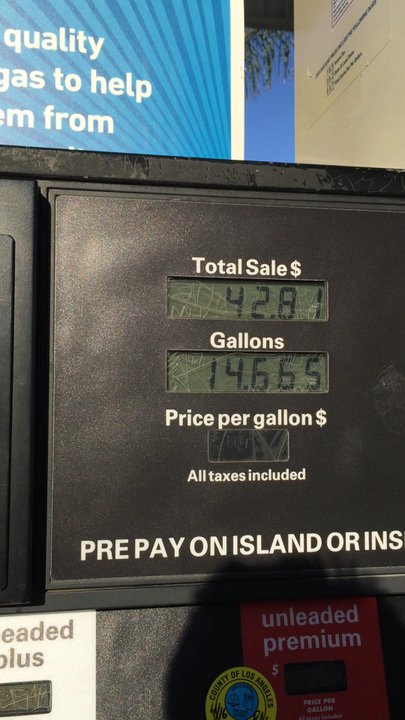 ARCO - Filling up on gas  final video - Gas Stations Near Me - Cerritos, California