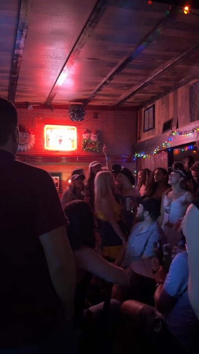 Santa's Pub - Karaoke Near Me - Nashville, Tennessee