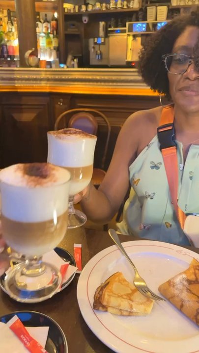Le Saint Germain - Cappuccinos anyone? - Brasseries Near Me - Paris, 75