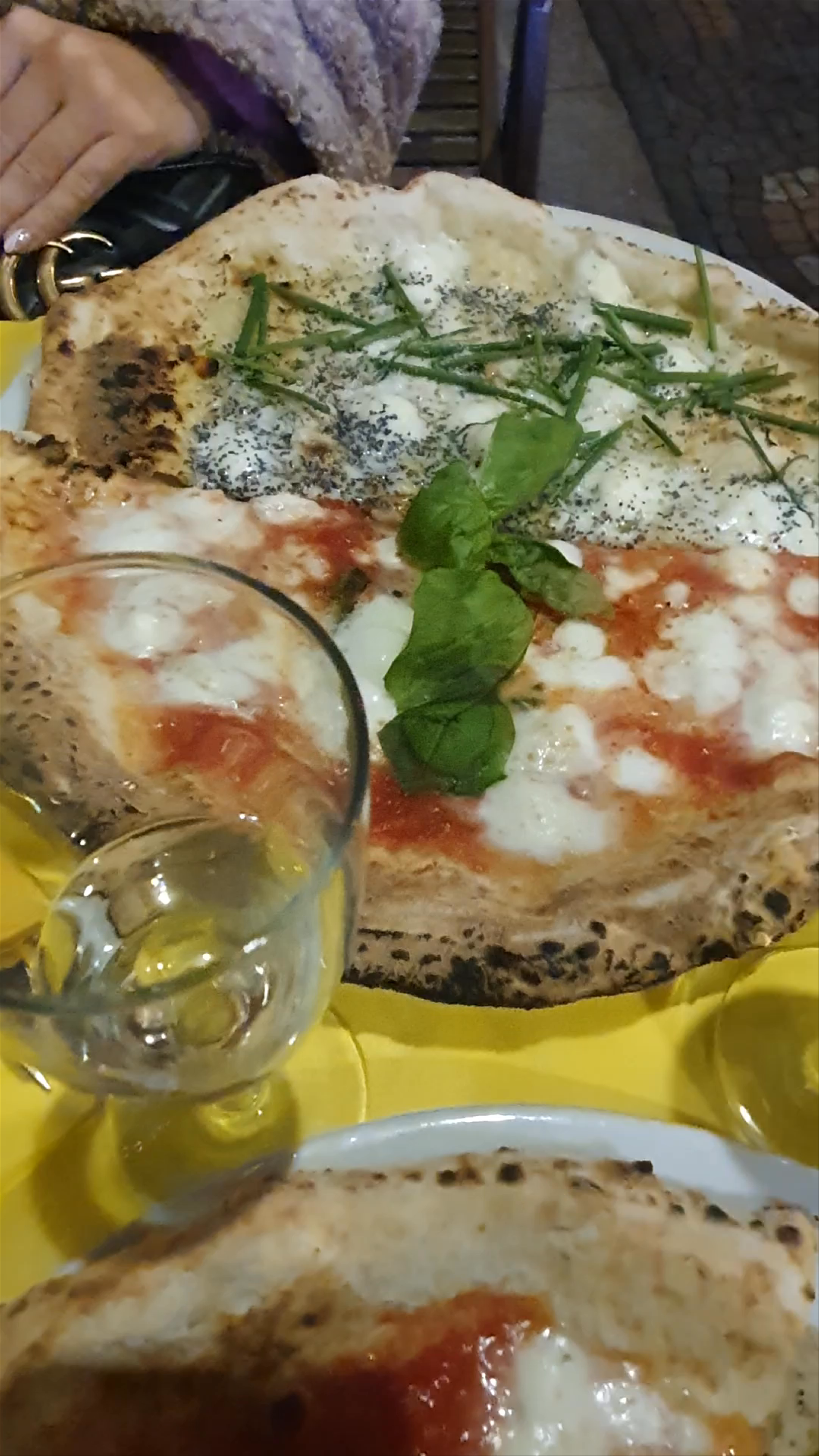 Authentic Neapolitan Pizza Experience in Milan’s Vibrant Streets