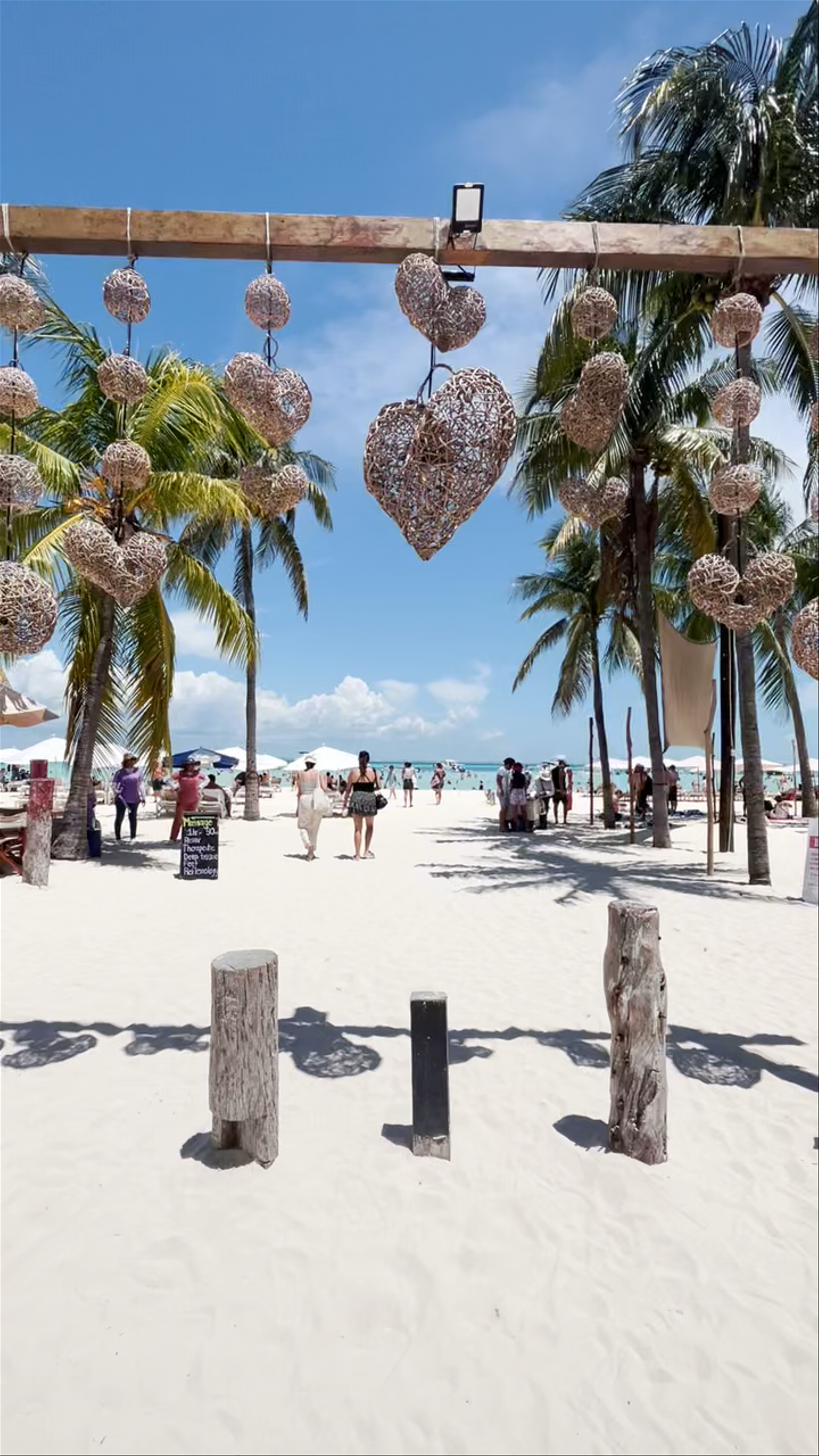 Playa Centro: Tropical Heartbeat of Isla Mujeres