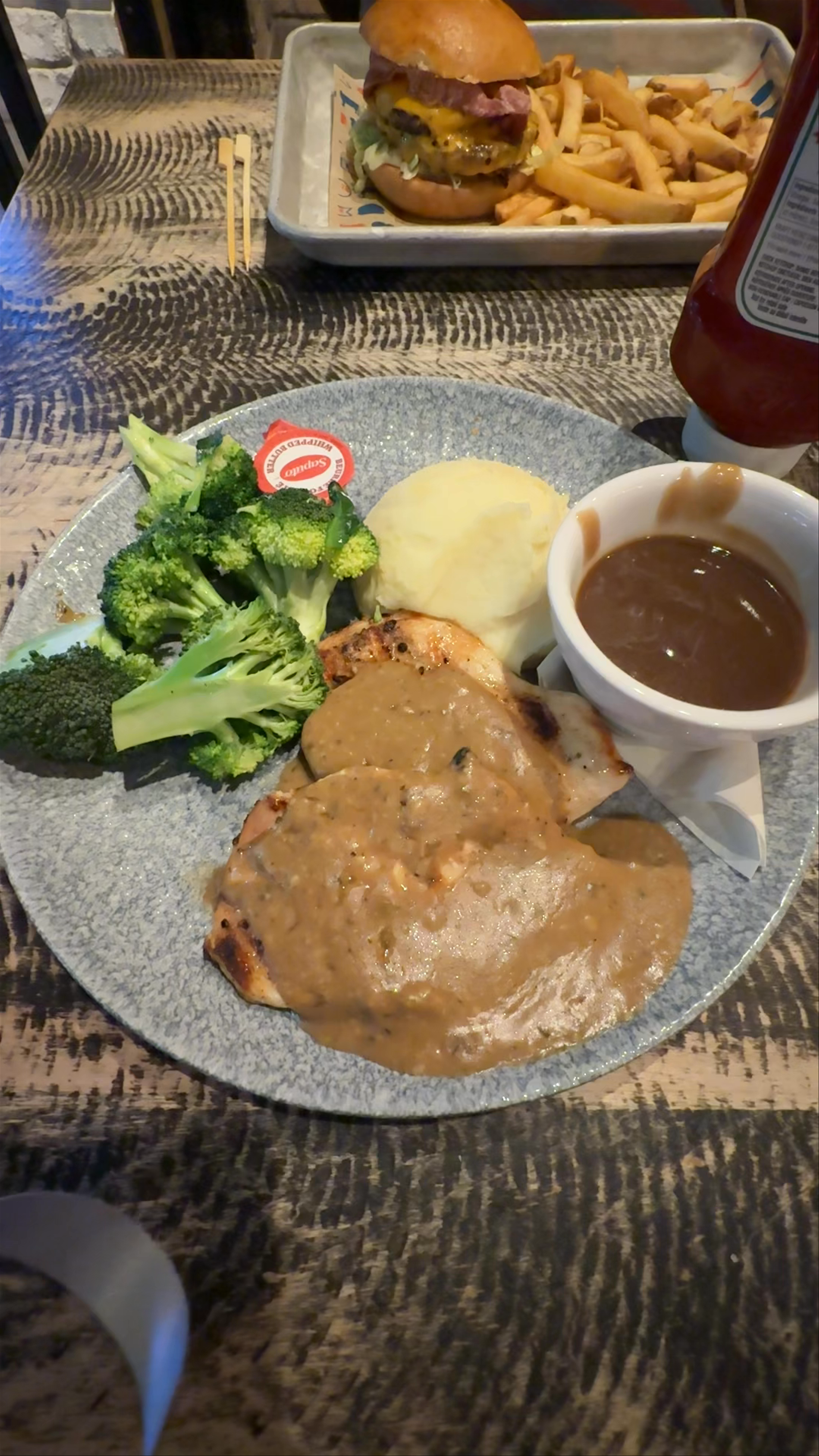 Hearty Comfort Food at Kelseys Original Roadhouse, Niagara Falls