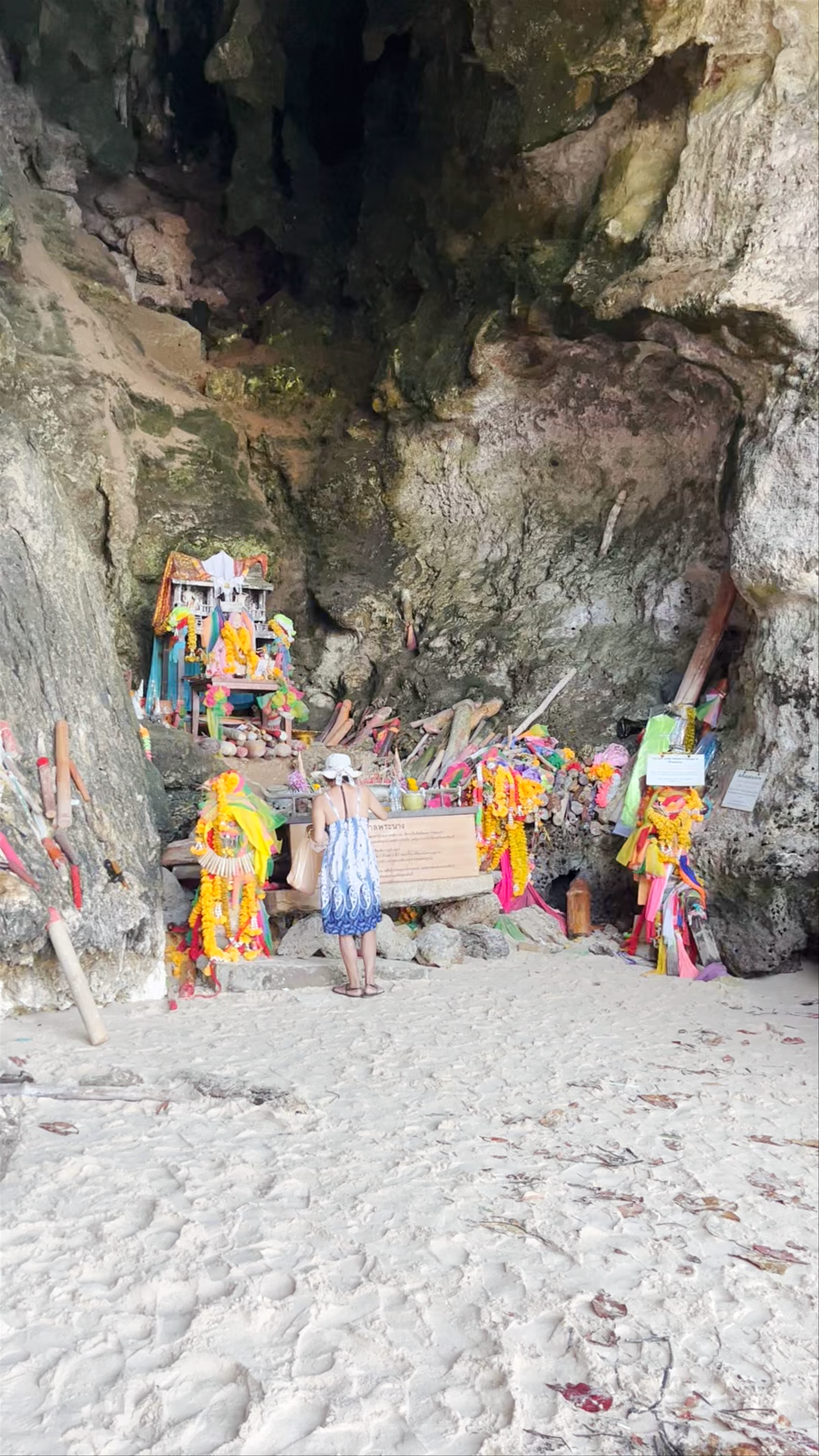 Phra nang Cave Beach