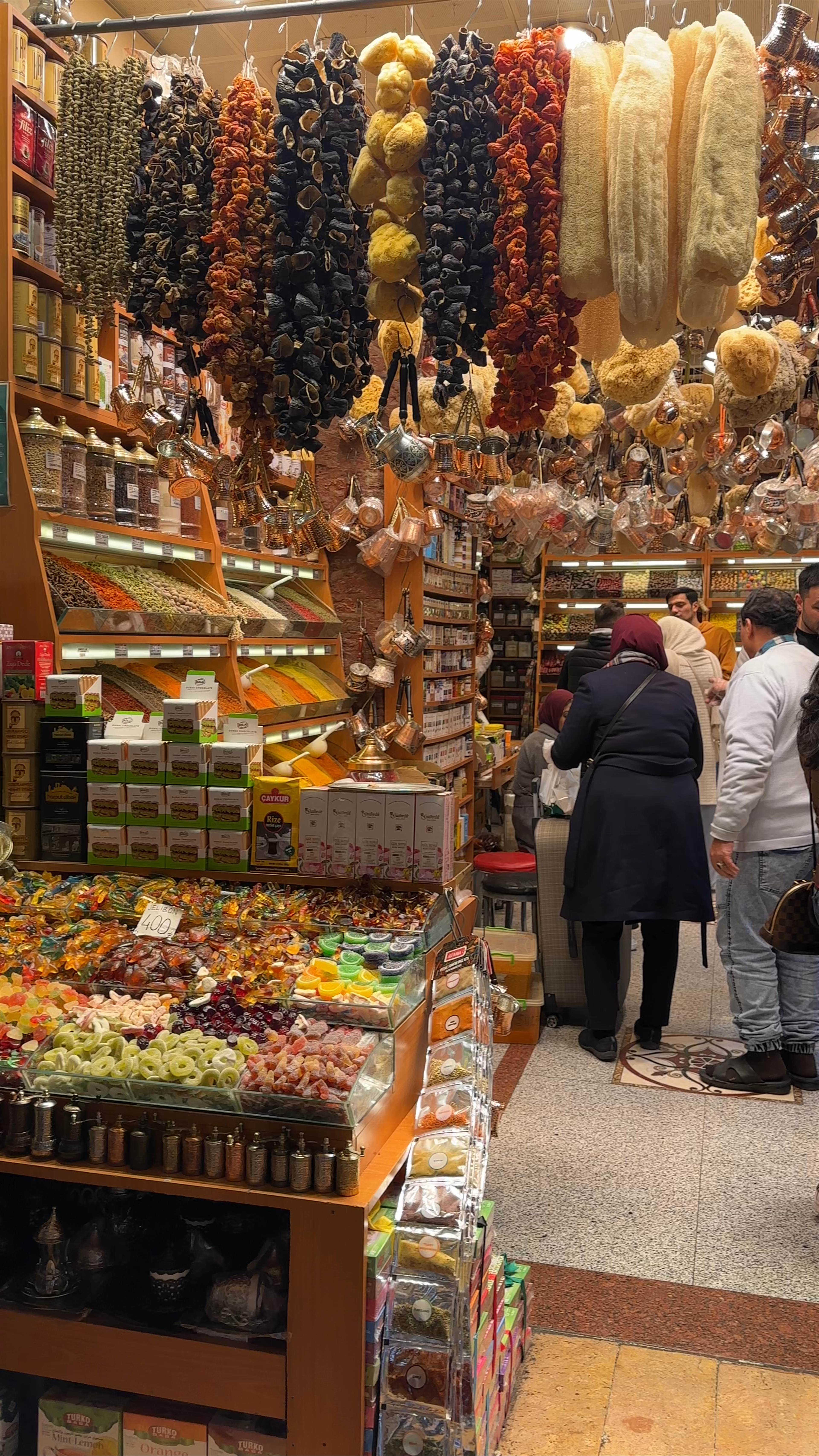 A Vibrant Journey Through the Historic Mısır Çarşısı Spice Bazaar in Istanbul