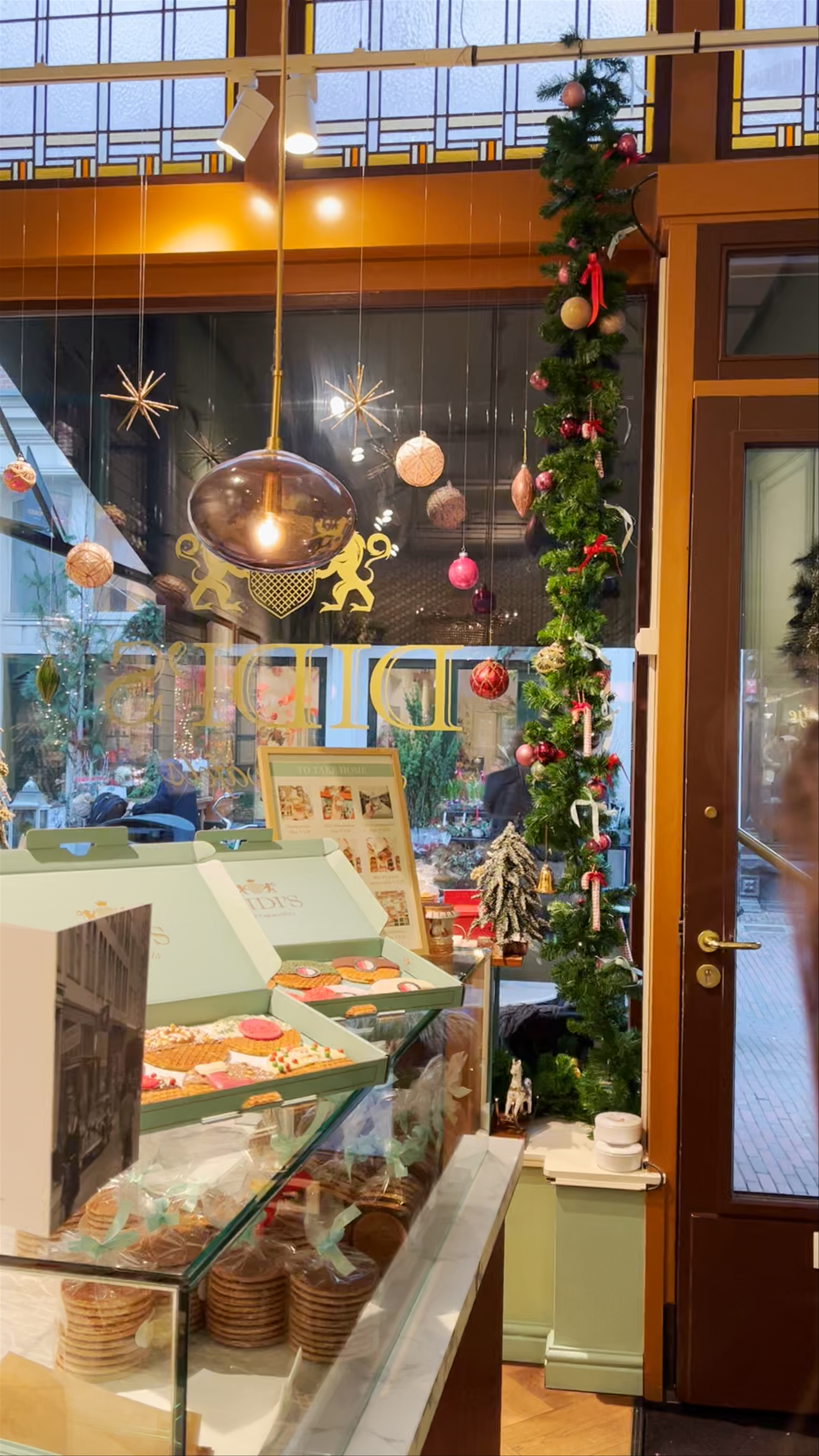 Didi’s Stroopwafels: Sweet Holiday Treats in Rotterdam
