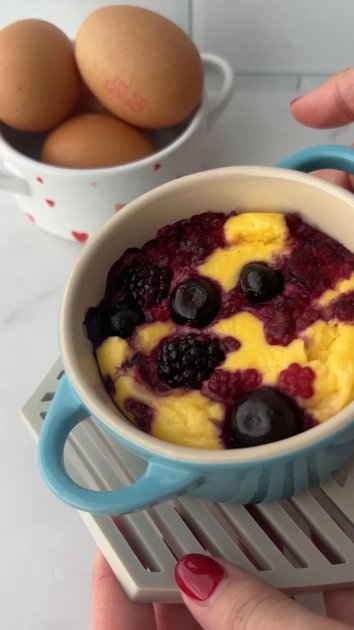 Single Serve Berry Yoghurt Bake | alicelovesbreakfast