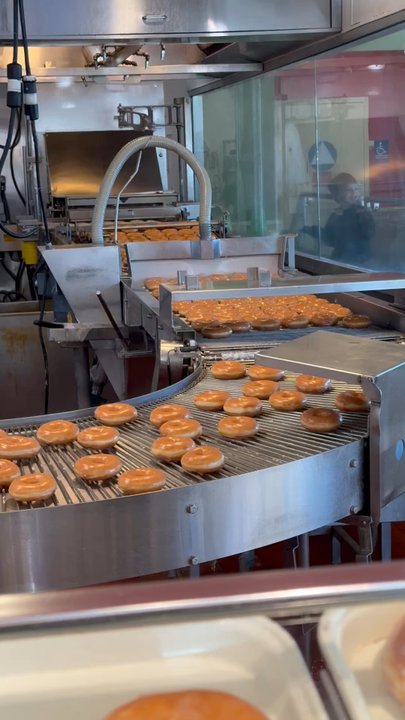 Krispy Kreme - Fresh donuts - Donuts Near Me - Los Angeles, California