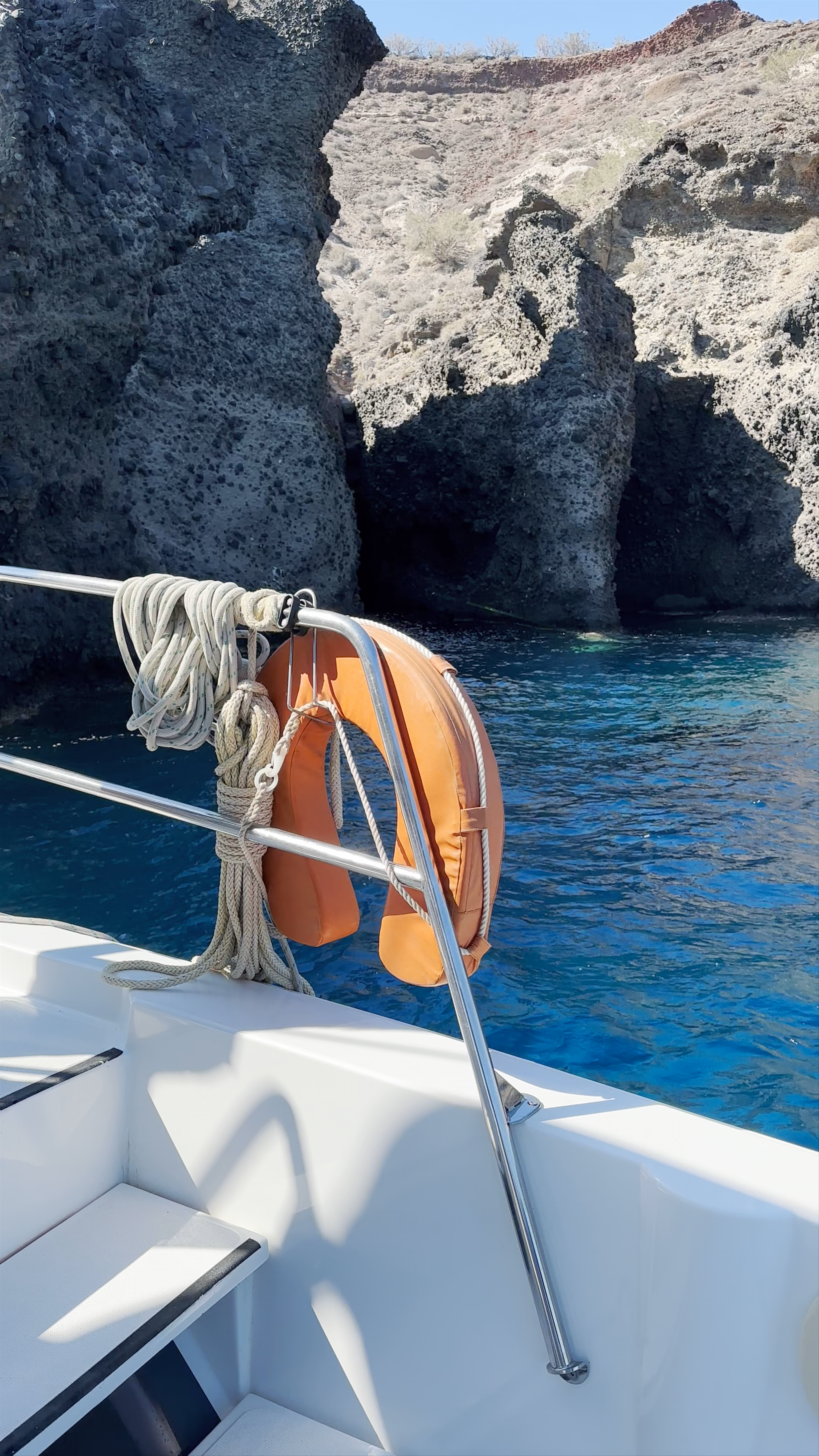 Caldera Yachting Adventure in Santorini’s Stunning Cliffs