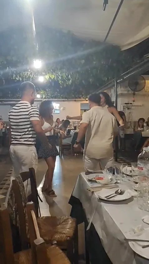 Video 4 · Cristina · Corfú Beach Life: aguas turquesa y cuevas de Paleokastritsa en barco