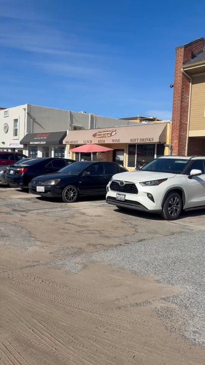 Hollywood Beach Cafe - Breakfast & Brunch Near Me - Oxnard, California