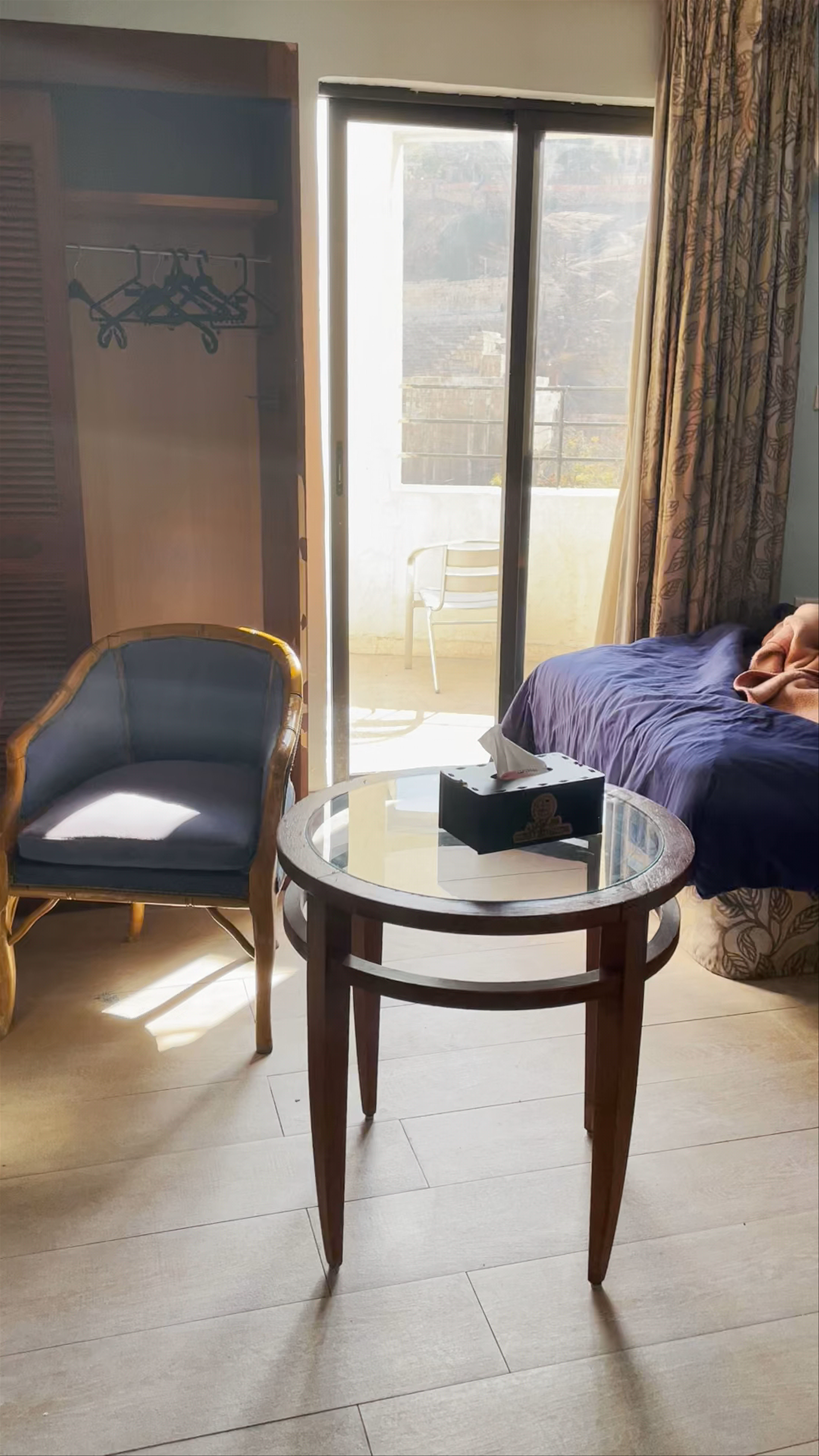 Cozy Sunlit Room with Balcony View at Concord Hotel, Amman