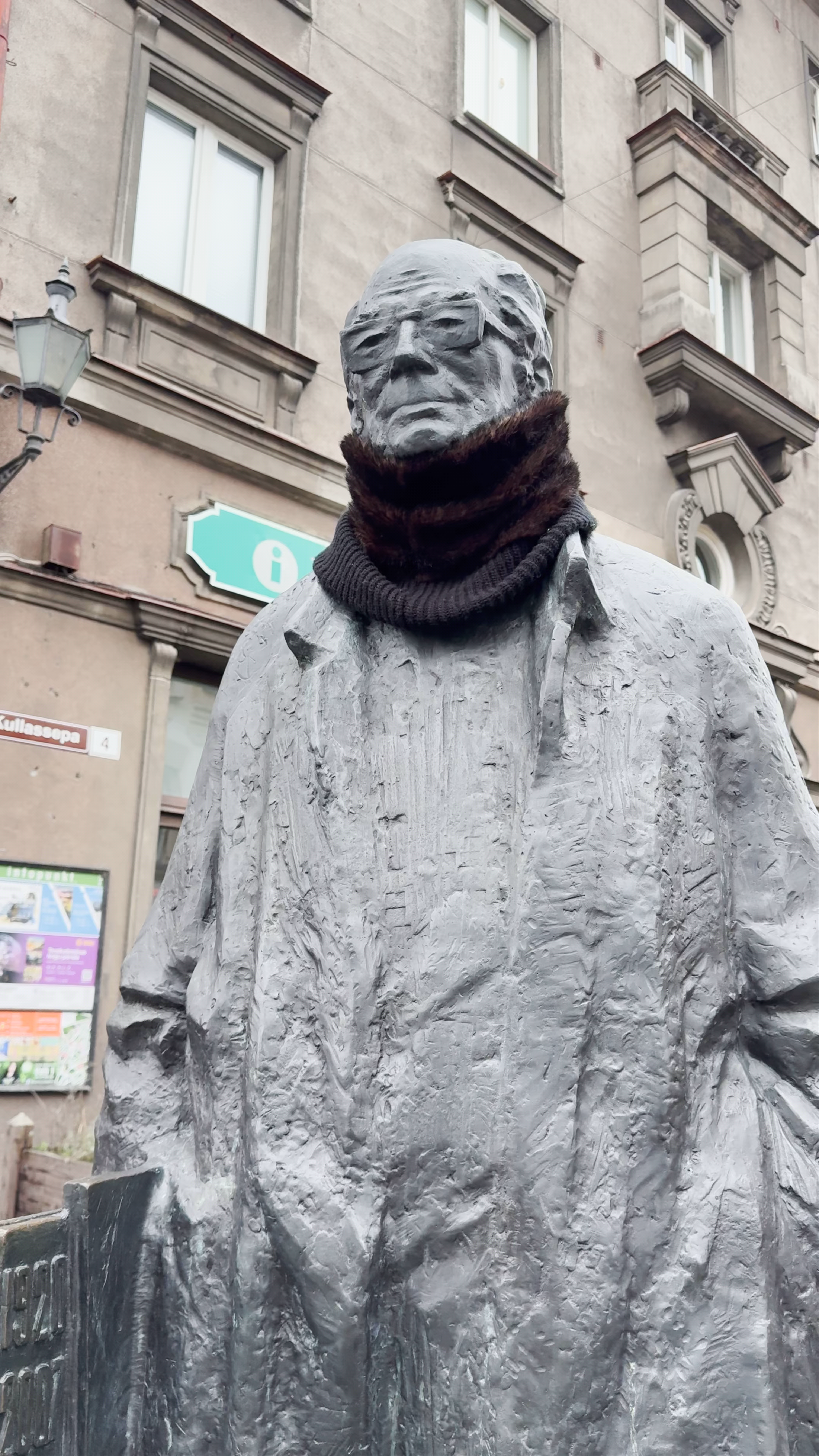 Jaan Krossi Mälestusmärk