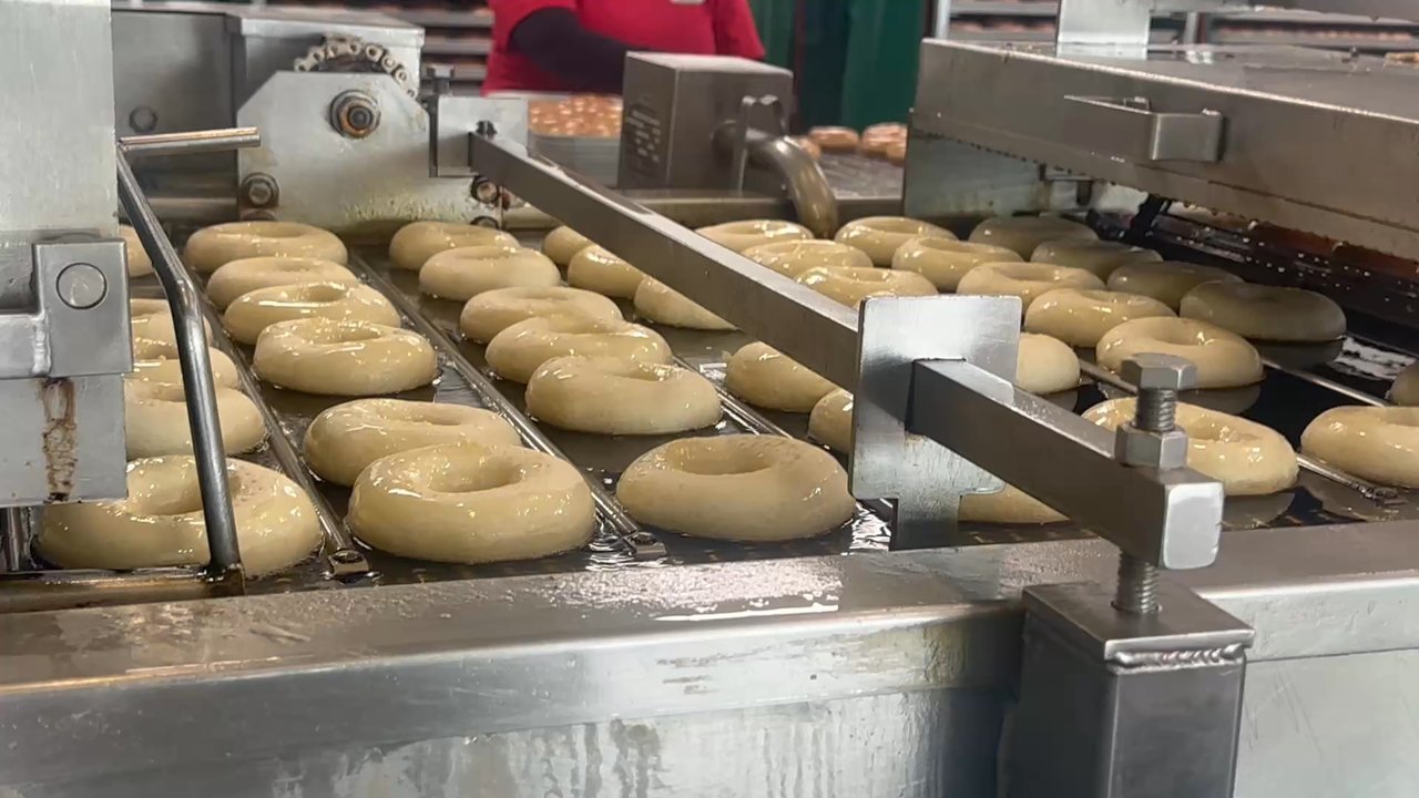 Krispy Kreme - Donut making process - Donuts Near Me - Burbank, California