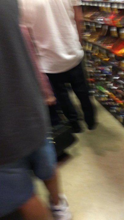 Vons - Manager to customer about a cashier "don't even worry about him, he doesn't even work here." Ghetto much?! - Grocery Near Me - Gardena, California