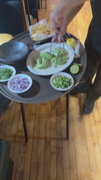 The Golden Kitchen - Guacamole en vivo - Mexican Near Me - Chaska, Minnesota