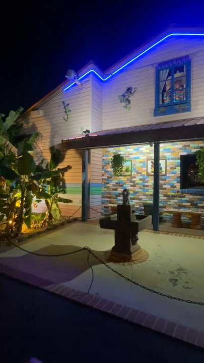 El Leoncito - Titusville - Lovely decor. Tiny leoncito - Mexican Near Me - Titusville, Florida