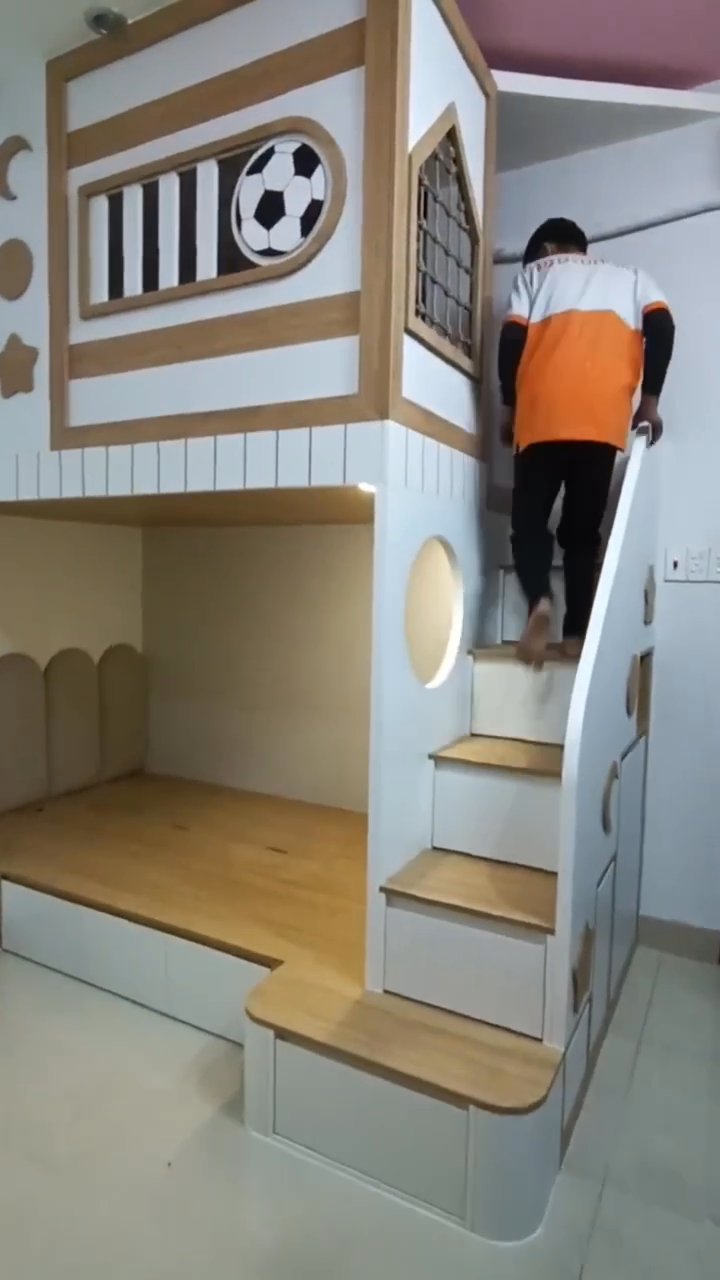 Phòng ngủ giường tầng 2 bé trai nhà chị Bích Thảo