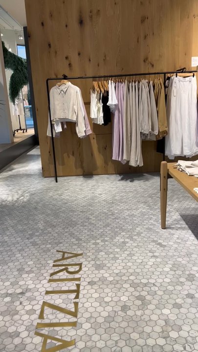 Aritzia - Women's Clothing Near Me - Newmarket, Ontario