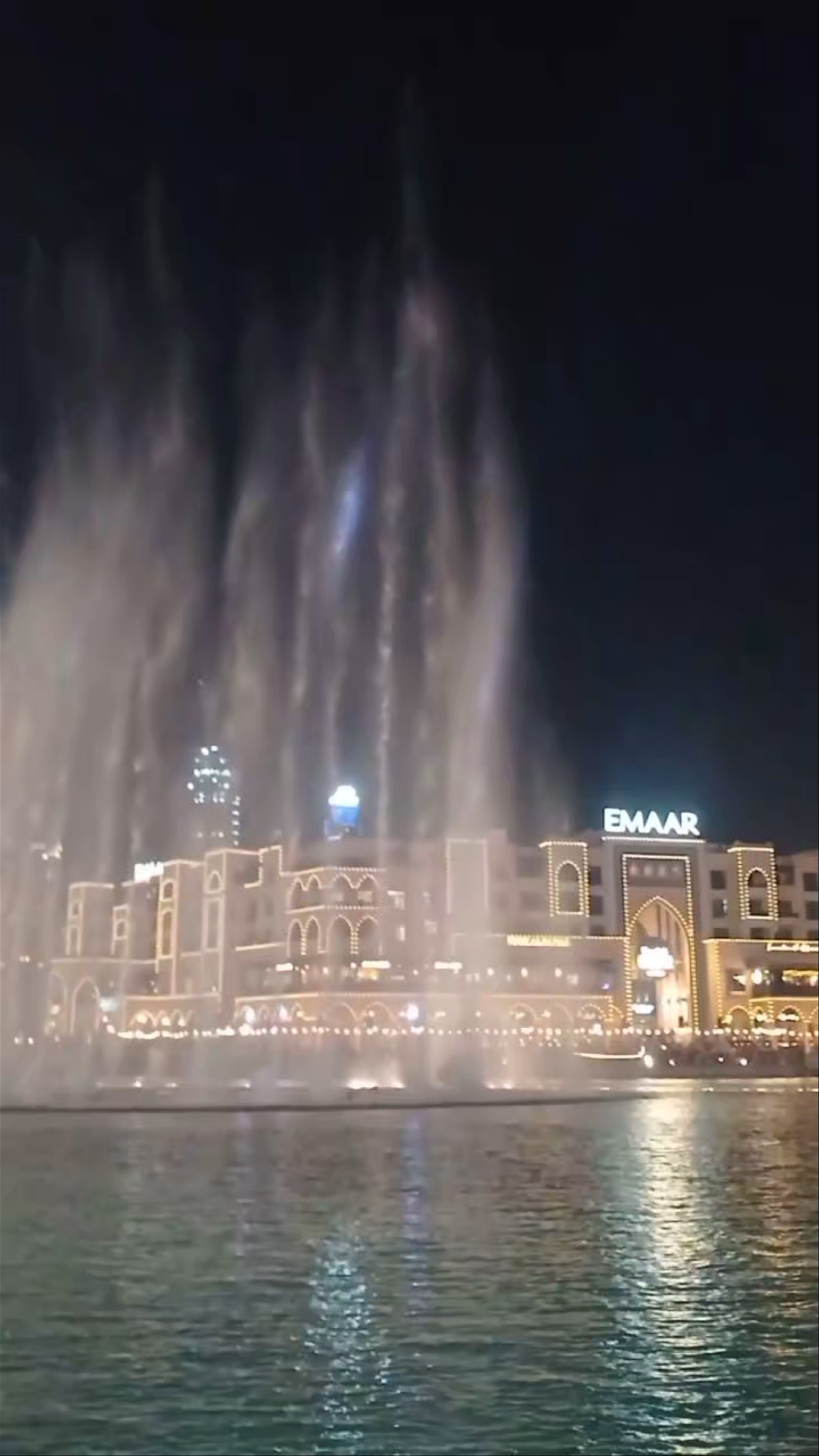 BURJ KHALIFA FOUNTAIN SHOW - Dubai - United Arab Emirates