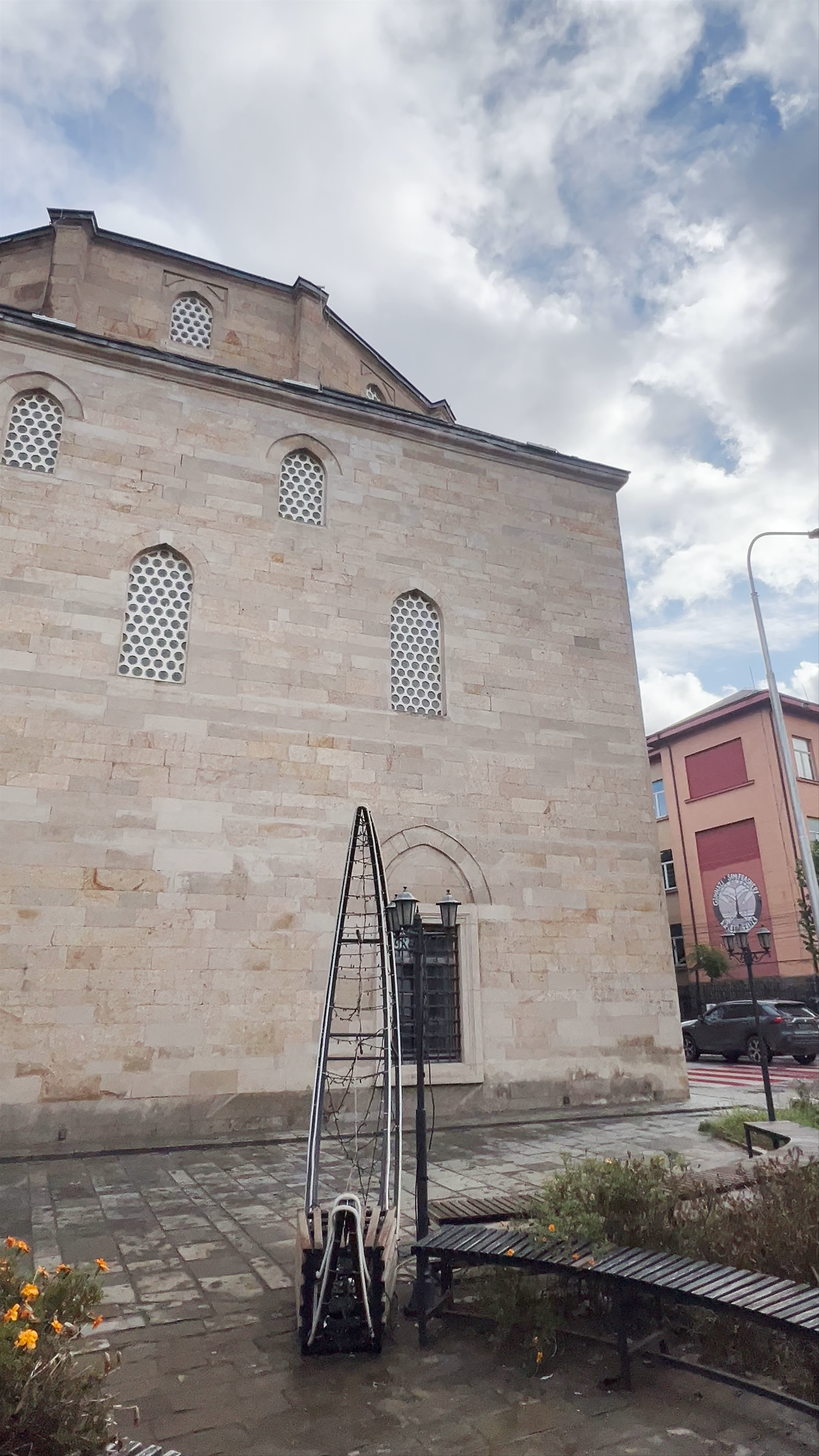 Exploring Xhamia e Madhe: Historic Mosque in the Heart of Pristina