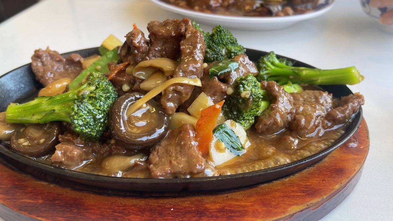 Golden Duck - Sizzling beef and twin mushroom - Seafood Near Me - Honolulu, Hawaii