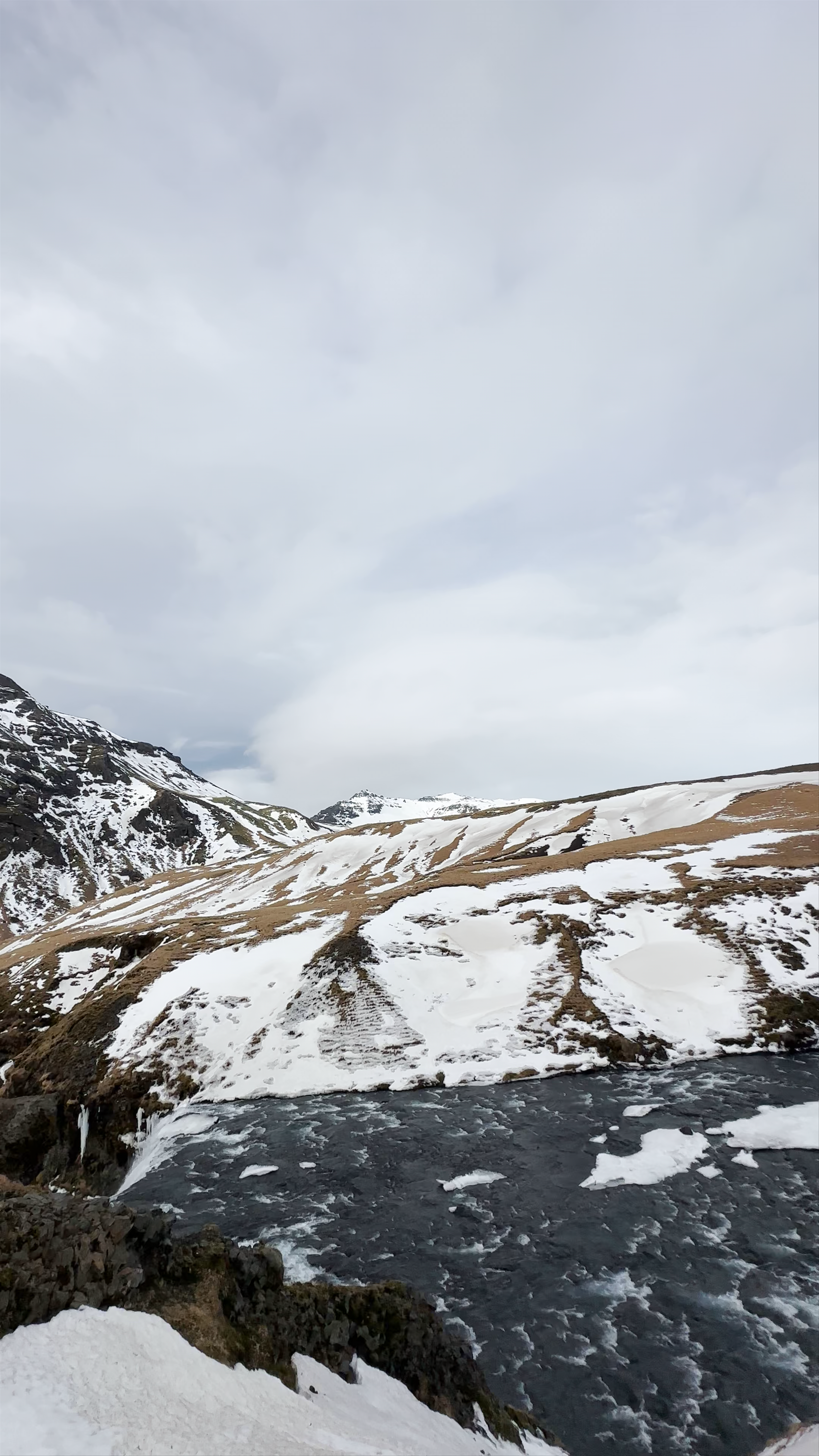 Skógafoss-Waterfall