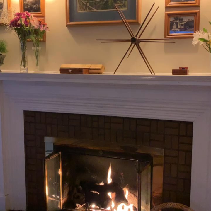Babbling Brook Inn - Fireplace and wine & cheese from 5-7PM ~ Lovely - Hotels Near Me - Santa Cruz, California