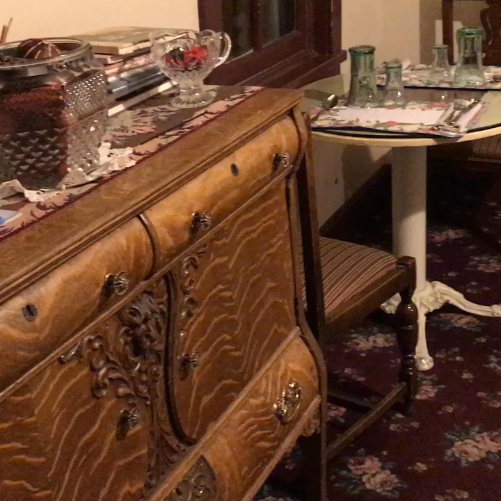 Ghost City Inn - The dining room and lobby - Hotels Near Me - Jerome, Arizona