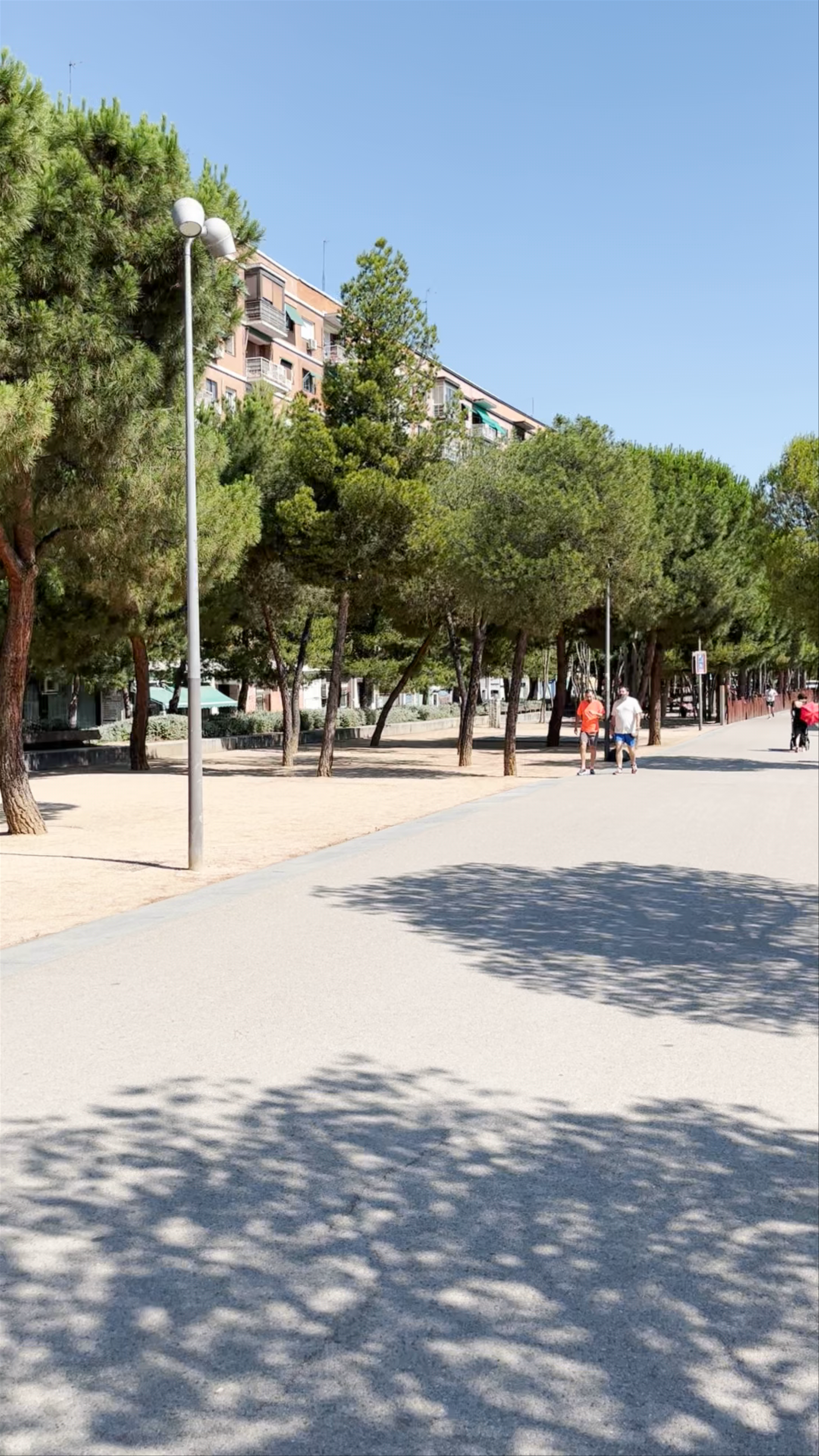 Andorra Bridge Walk: Urban Green Escape in Madrid